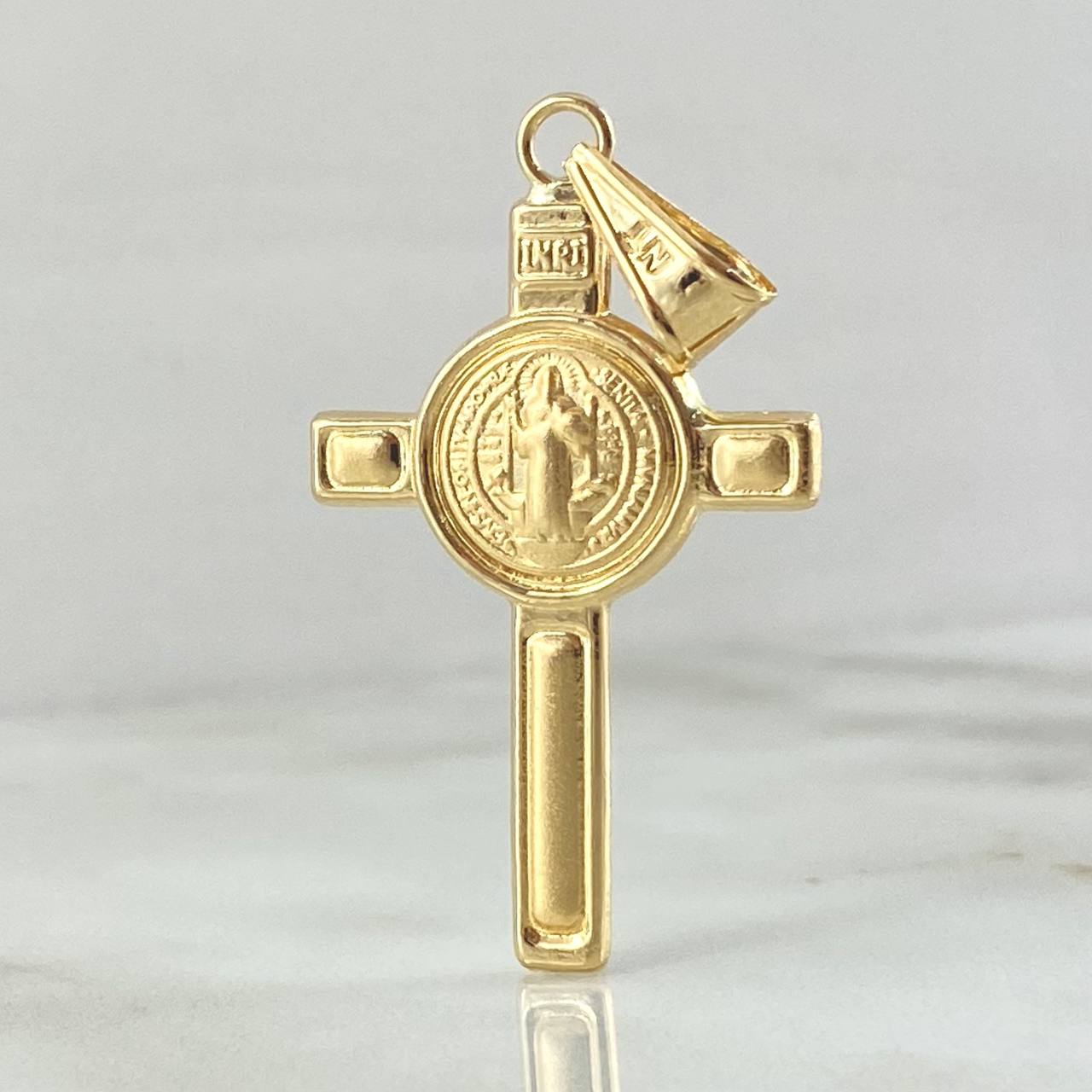 Dije Cruz San Benito 2.55gr / 4.7cm / Oro 18K