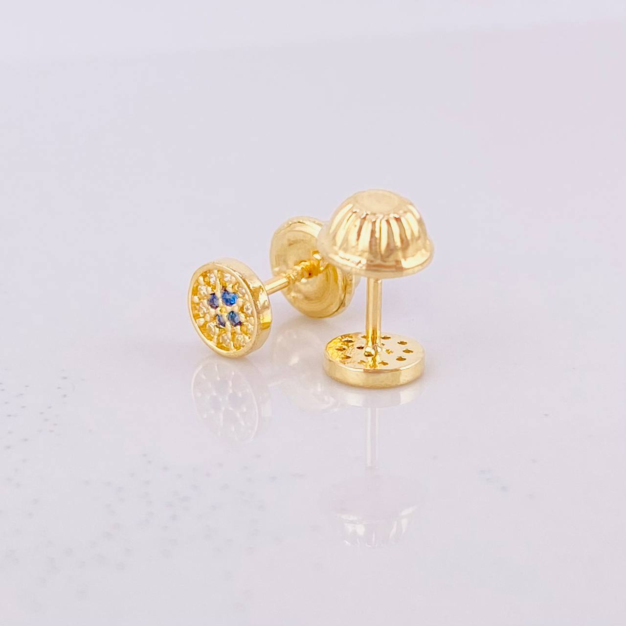 Stud Earrings Sparkle Center 0.7g / in / 4.9mm Yellow Gold 18K