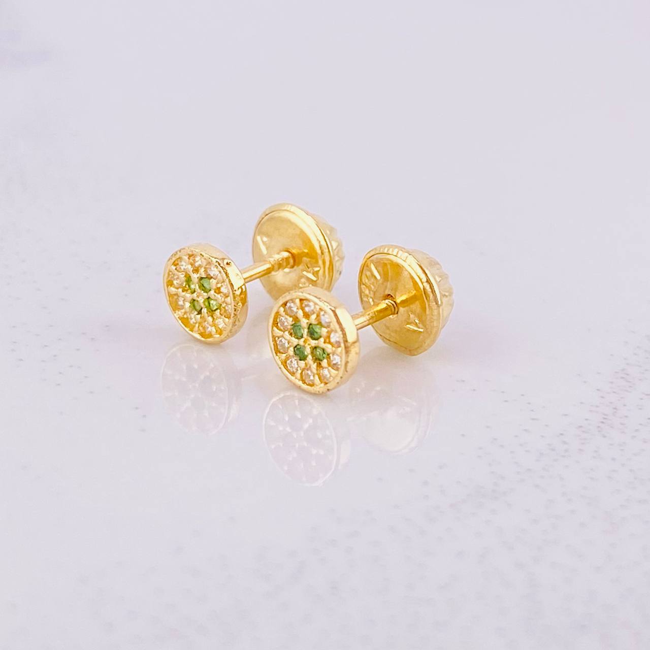 Stud Earrings Sparkle Center 0.7g / in / 4.9mm Yellow Gold 18K