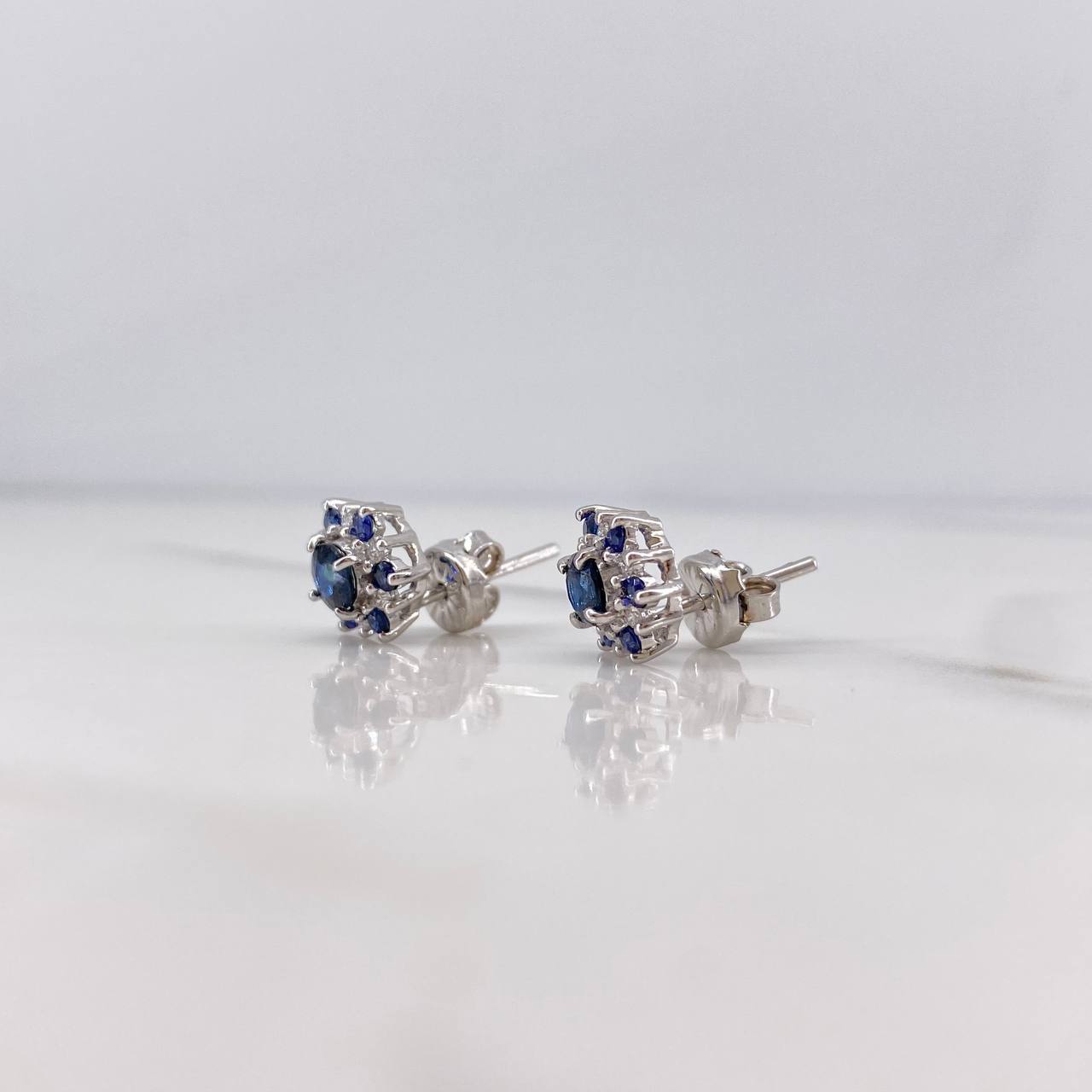 Topos Flor Driada 2.45gr / Zafiros 84pts Diamantes 14pts Oro Blanco 18K (Joya) &