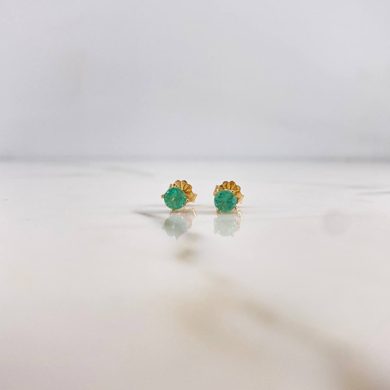 Stud Earrings 0.85gr / Emeralds 50pts 18K Yellow Gold (Jewel) &