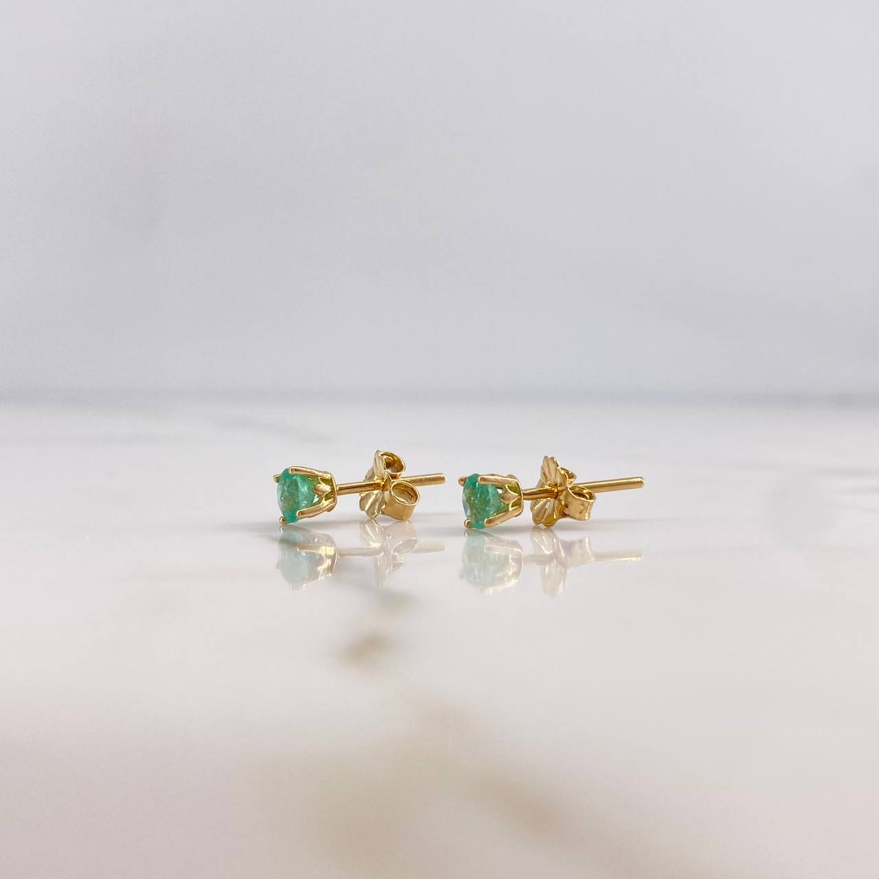 Stud Earrings 0.85gr / Emeralds 50pts 18K Yellow Gold (Jewel) &