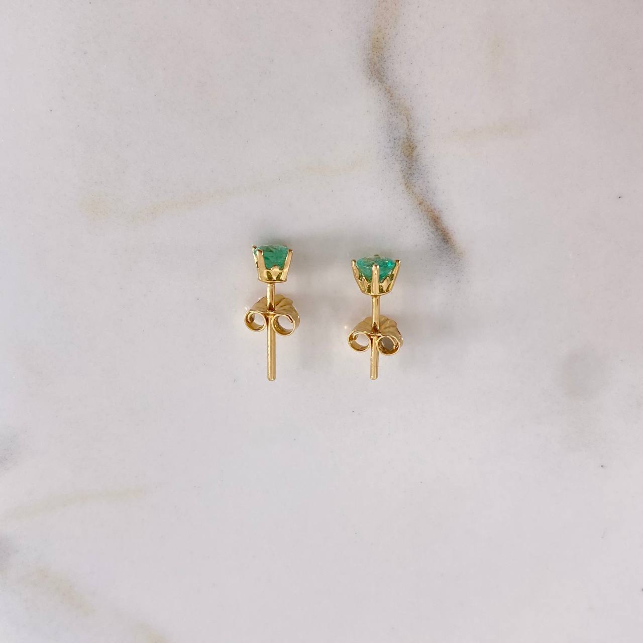 Stud Earrings 0.85gr / Emeralds 50pts 18K Yellow Gold (Jewel) &