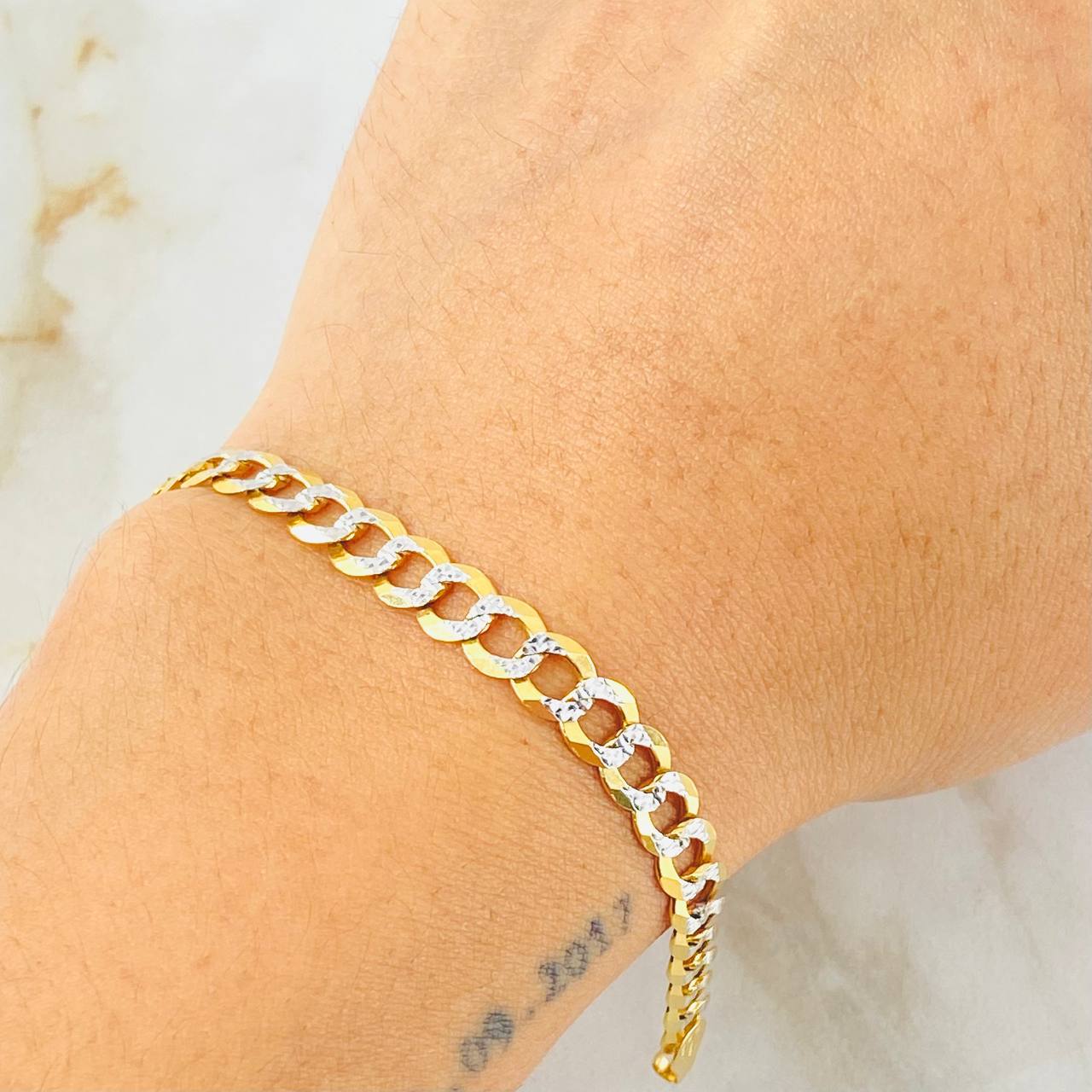 Cuban Links Bracelet 8gr / 8 1/4 in / 5.7mm Two Yellow White Gold +3 18K