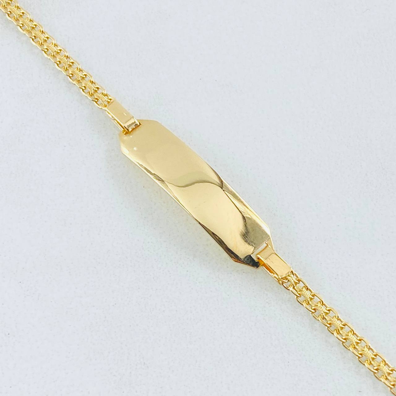 Bismark Bracelet Rectangular Plate 2.55gr / 6 in / 2.2mm Yellow Gold +1 18K ©