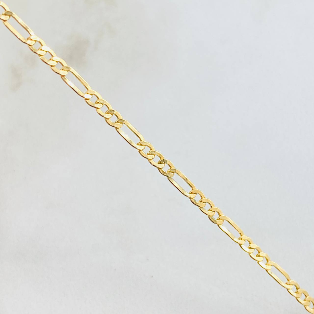 Pulso Figaro 1.25gr / 7 3/4 in / 2.5mm Oro Amarillo +1 18K