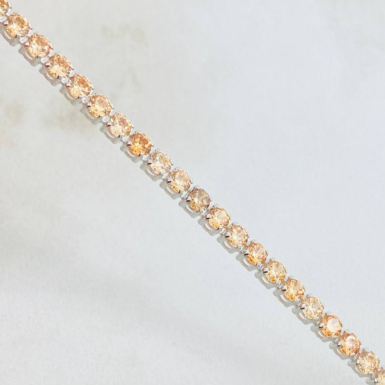 Pulso Tennis 5.7gr / 7 1/2 in / 2.8mm Oro Blanco +4 18K