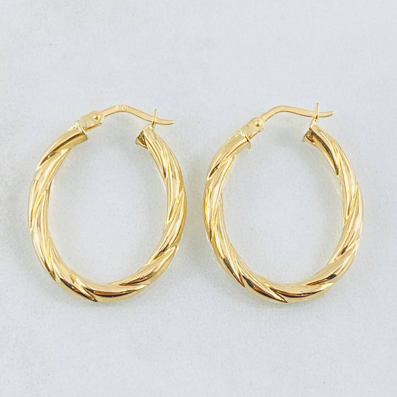Candongas Mary Ovalada 2.6gr / 1 in / Oro Amarillo 18K *