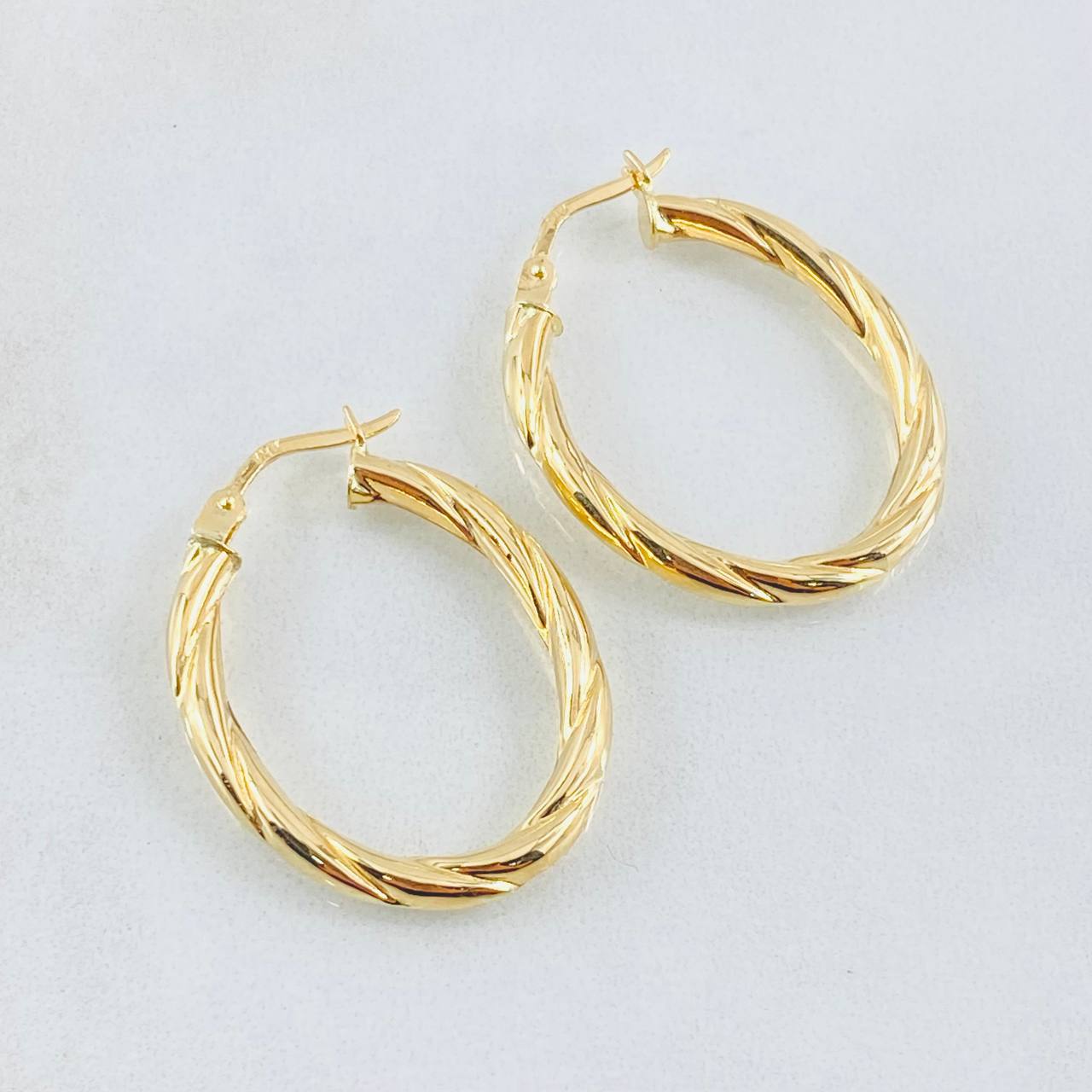 Candongas Mary Ovalada 2.6gr / 1 in / Oro Amarillo 18K *