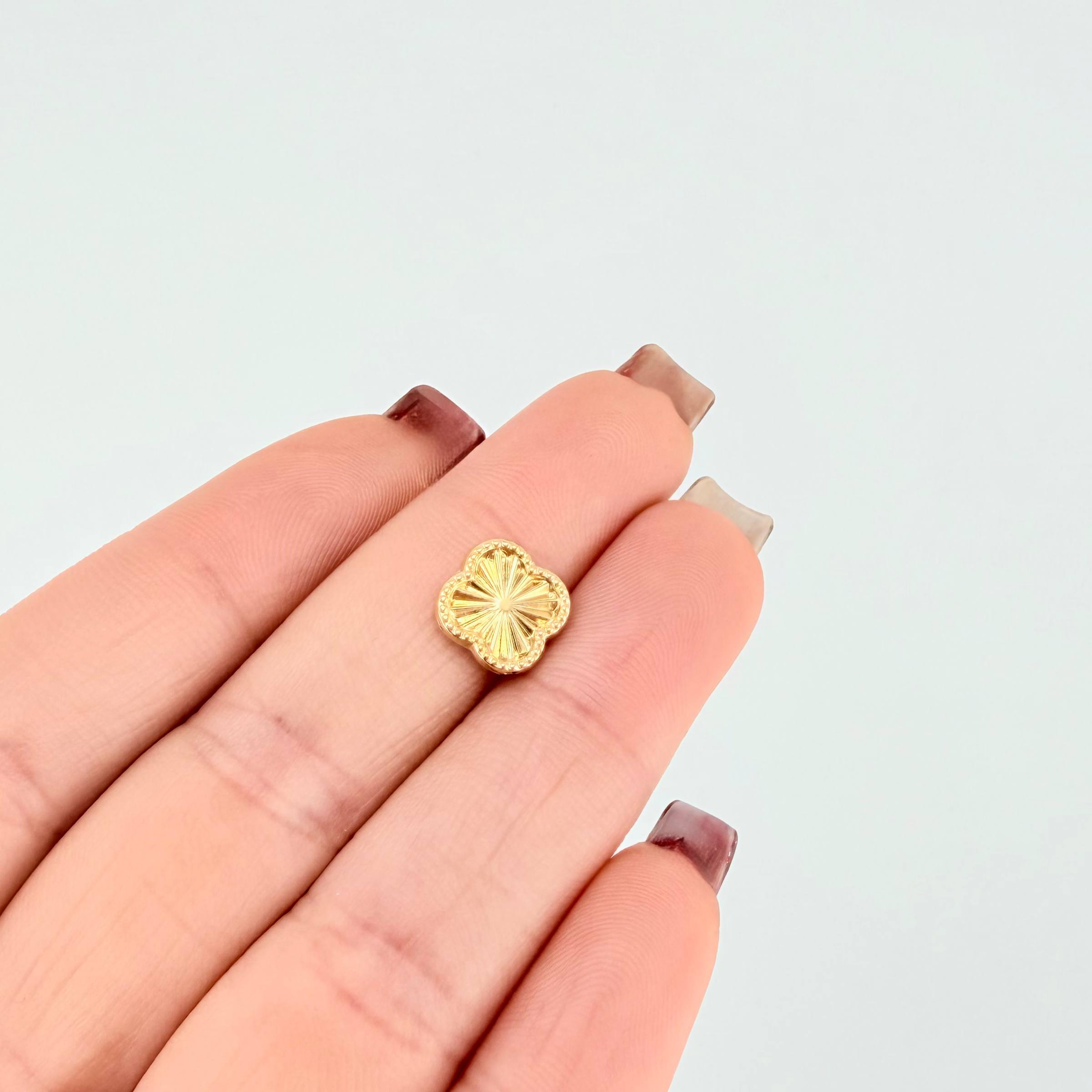 Herraje Trebol Dorado 0.6gr / 1/2 in / Oro Amarillo 18K *