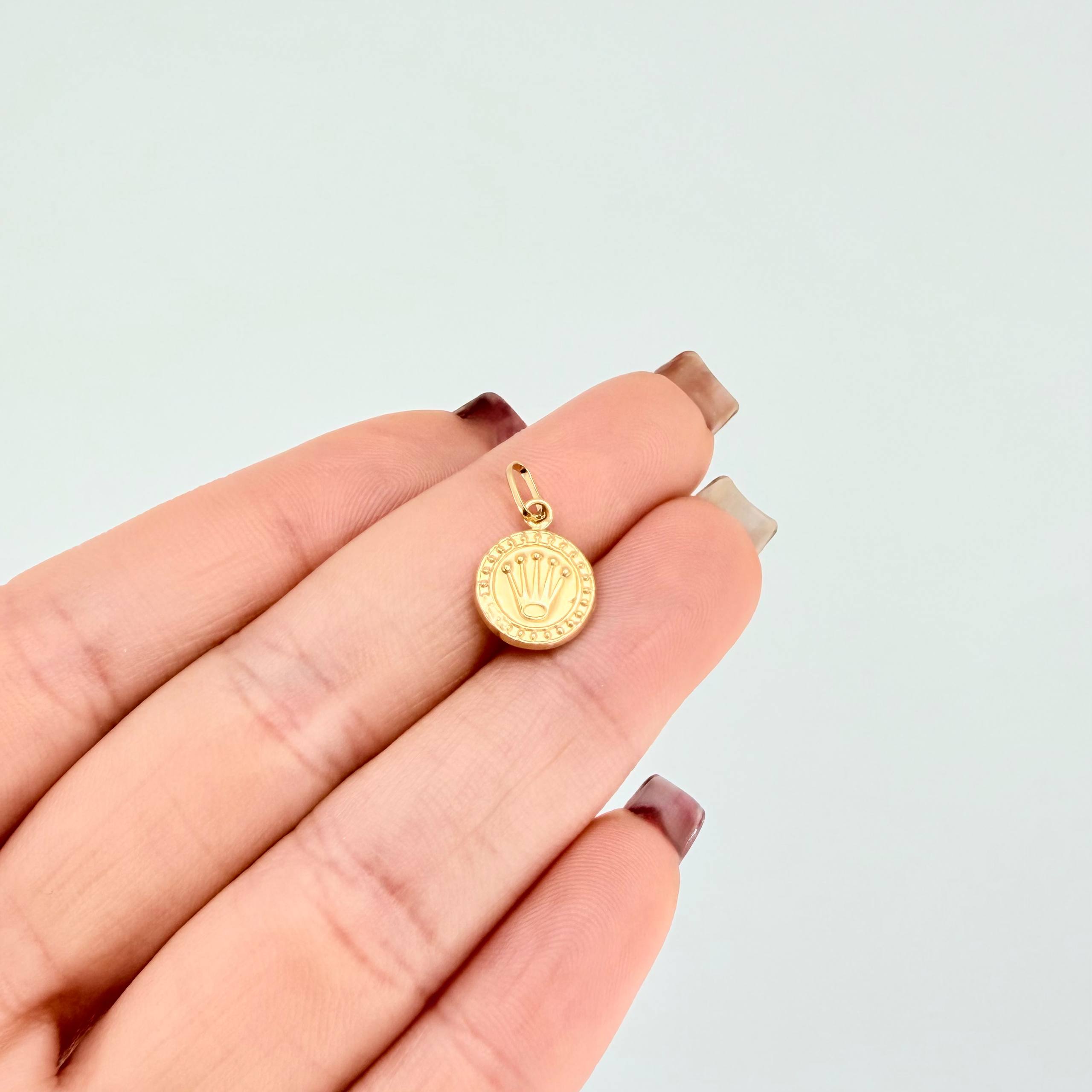 Circular Crown Pendant 0.45gr / 3/4 in / 18K Yellow Gold *