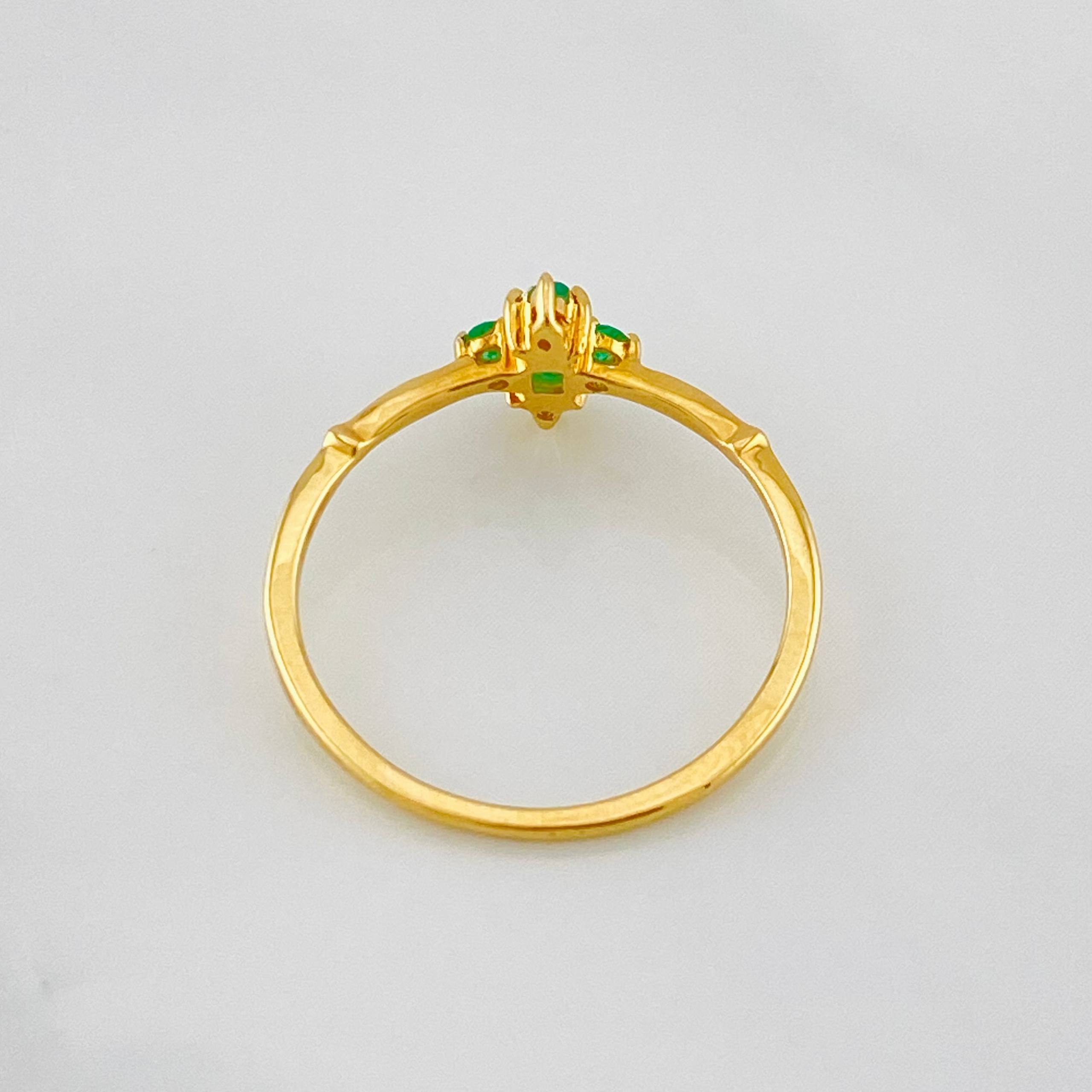 Anillo Flor Imperial Esmeraldas 19pts 1.2g / T6 Oro Amarillo 18K