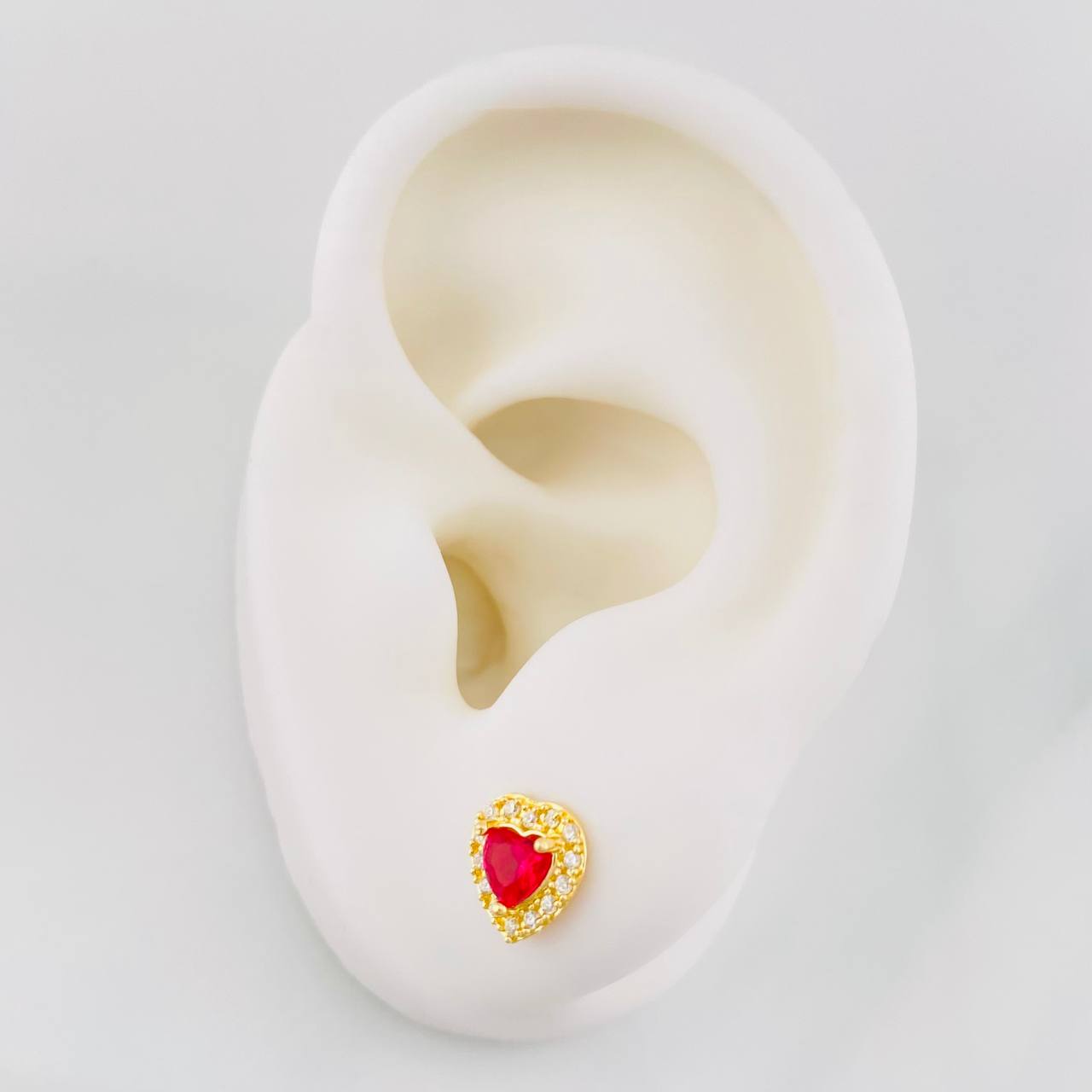 Topos Halo Corazón 1.3g / in / 7.6mm Oro Amarillo 18K