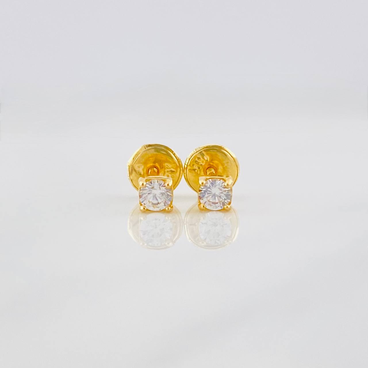 Four Claw Stud Earrings 0.6g / in / 3.1mm Yellow Gold 18K