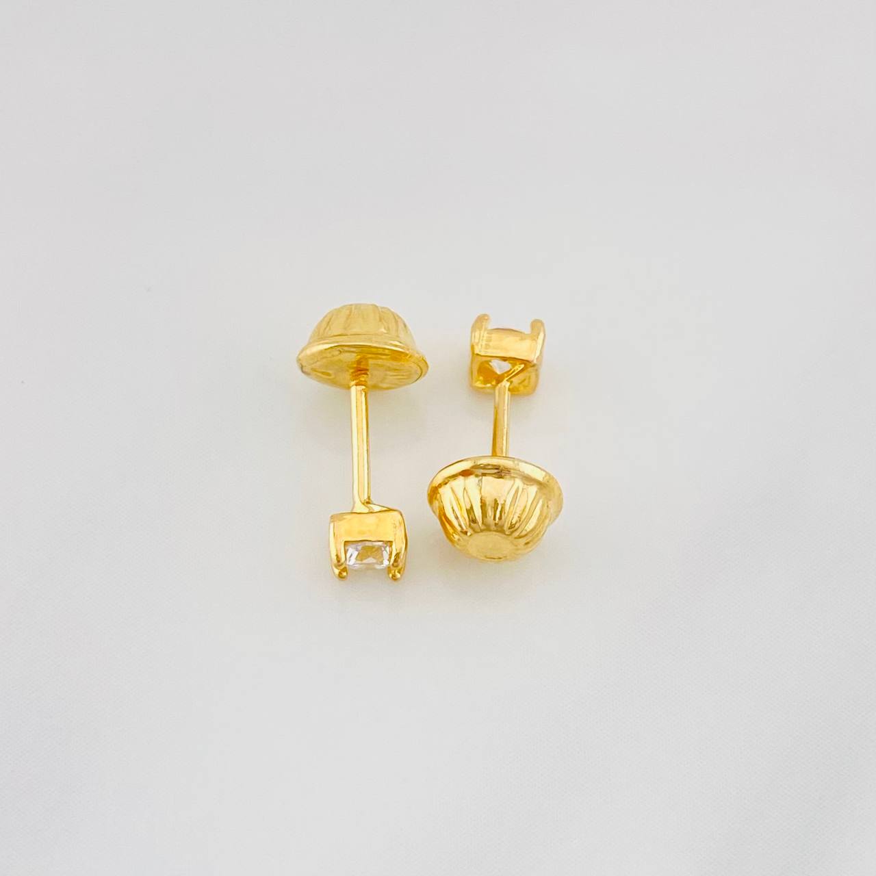 Four Claw Stud Earrings 0.6g / in / 3.1mm Yellow Gold 18K