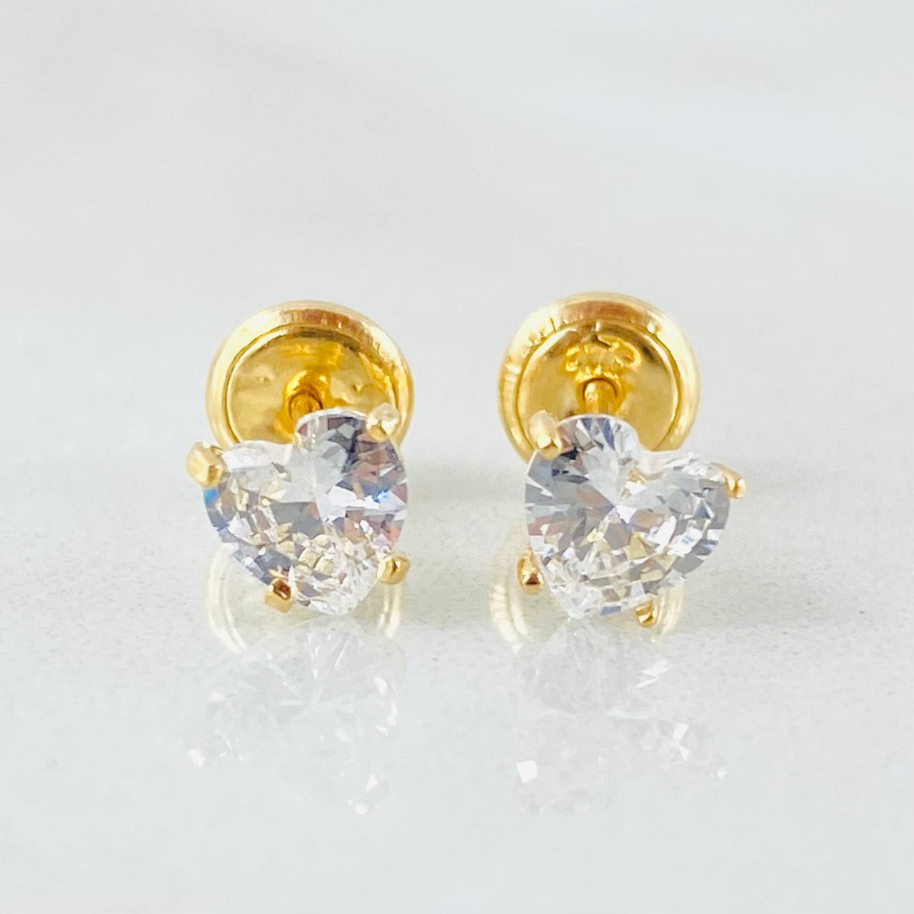 Stud Earrings Heart 1.05gr / 5mm Yellow Gold 18K *