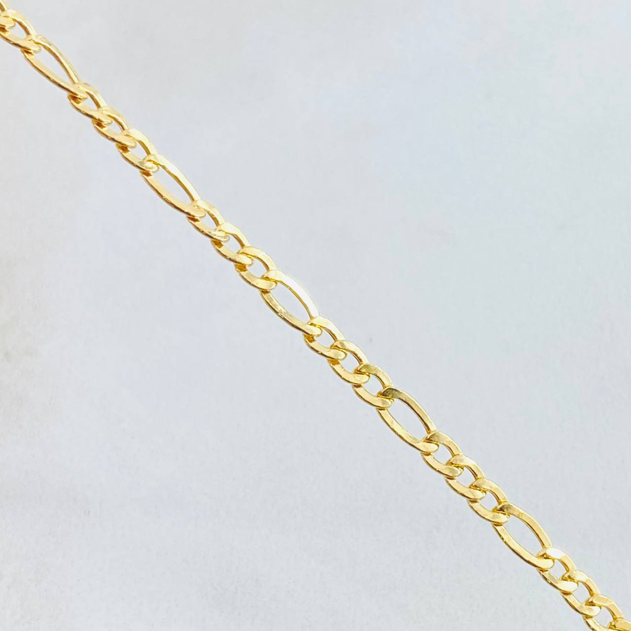 Pulso Figaro 1.75gr / 7 1/2 in / 2.8mm Oro Amarillo +1 18K *