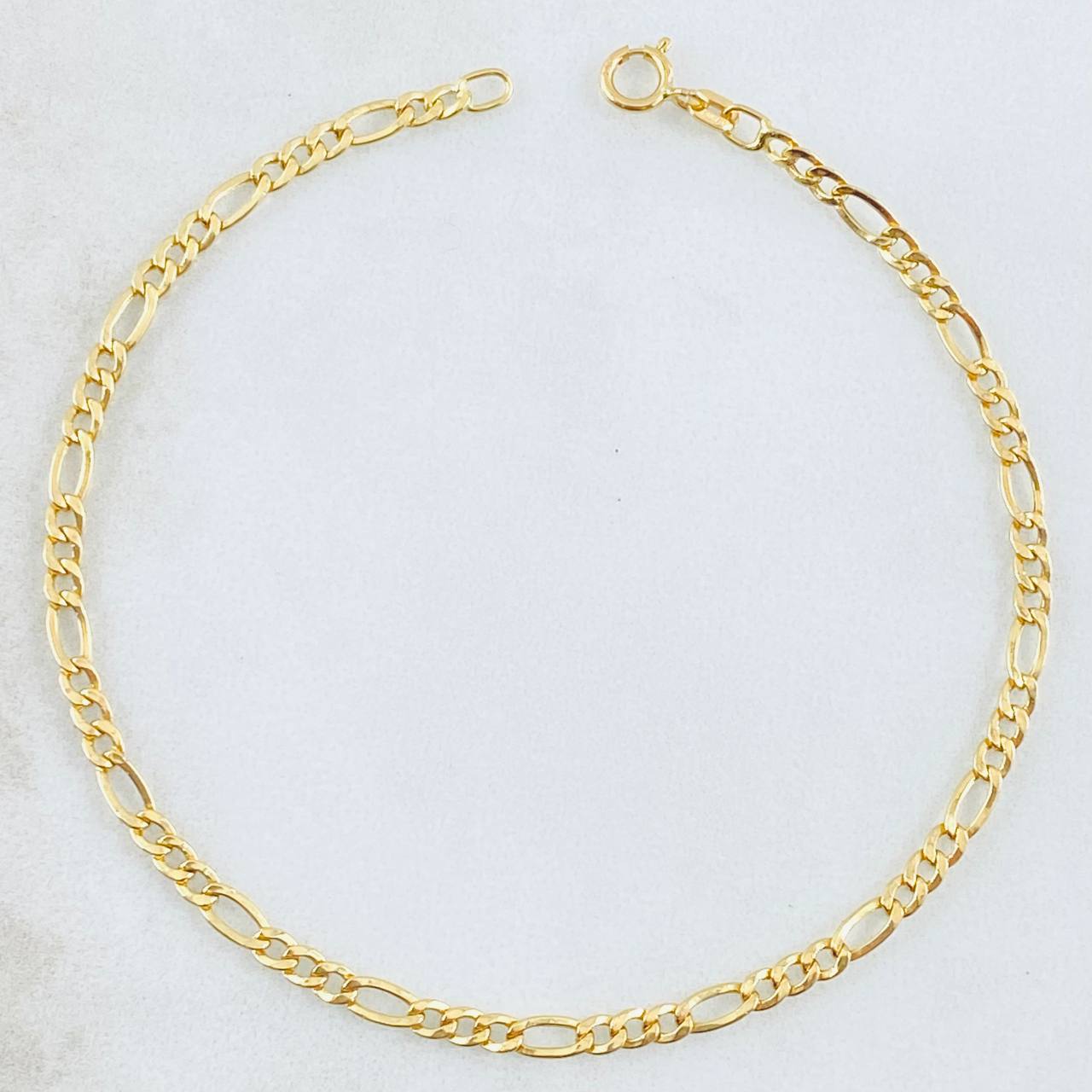 Pulso Figaro 0.95gr / 7 1/2 in / 2.5mm Oro Amarillo +1 18K ©