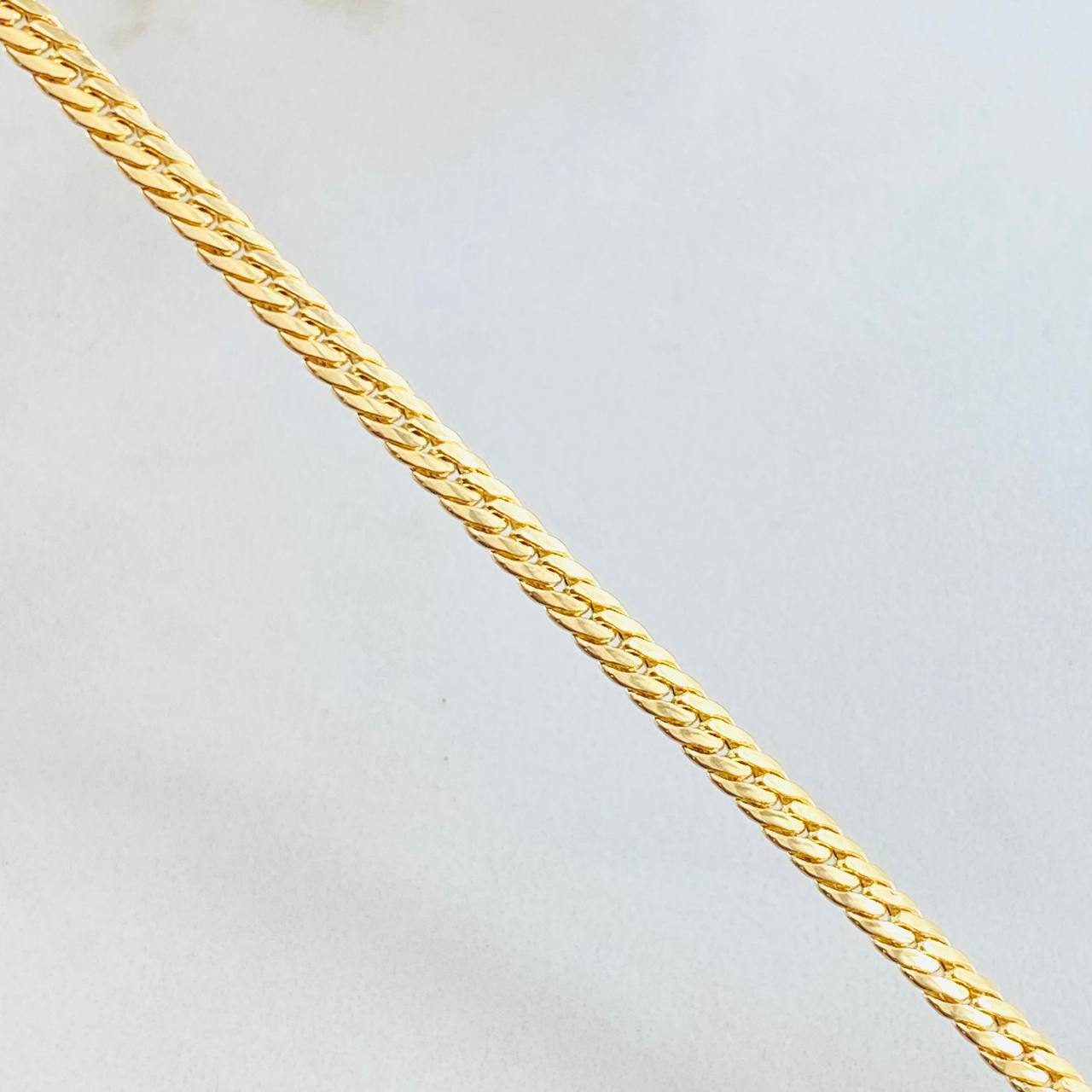 Cadena Serpiente 7.65gr / 23 1/2 in / 2.9mm Oro Amarillo +3 18K ©