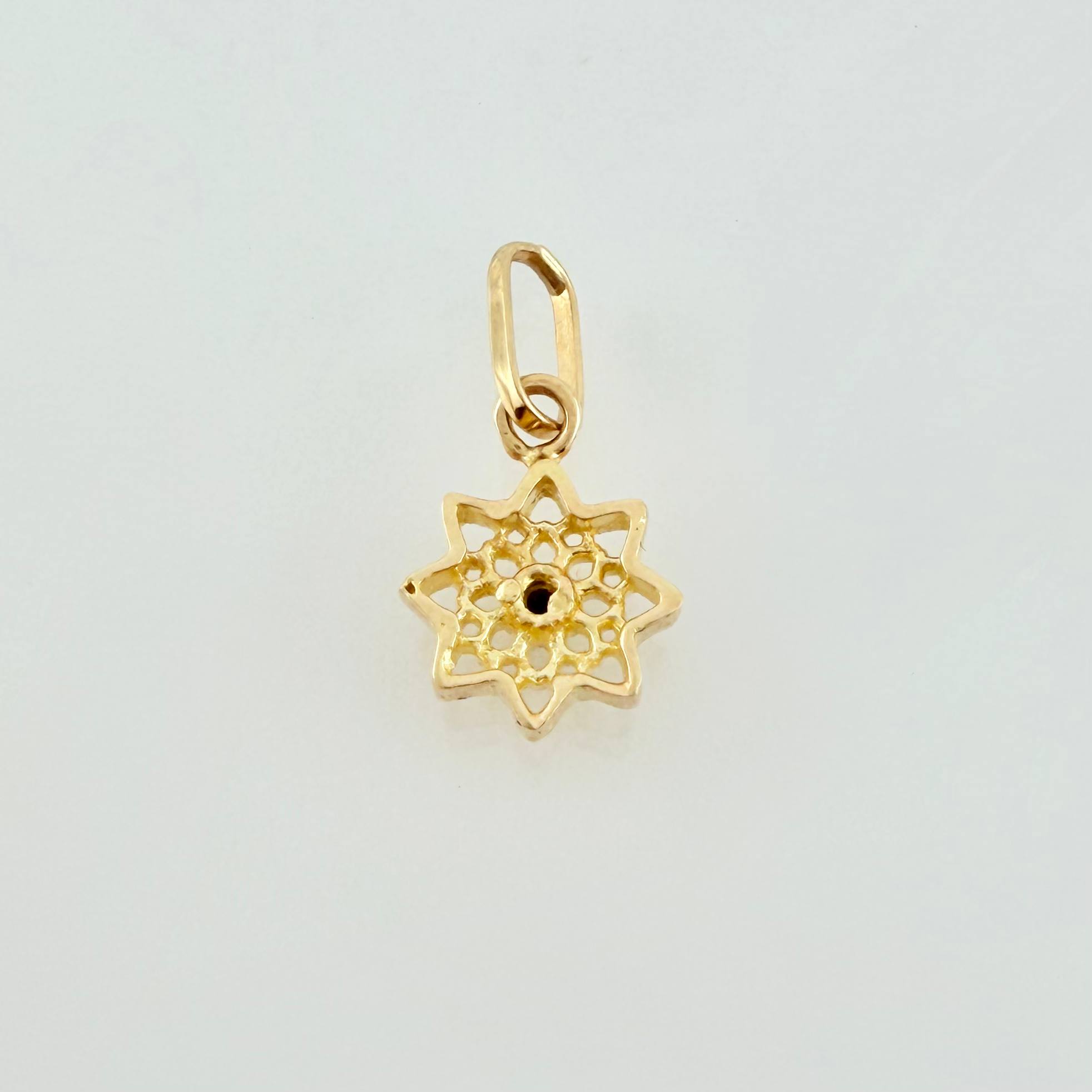 Dije Estrella 8 Puntas 0.45gr / 1/2 in / Oro Amarillo 18K