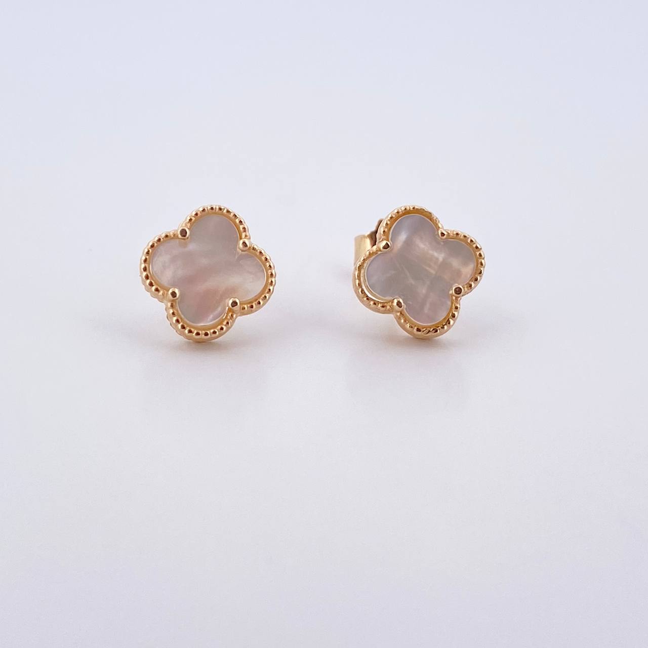 Stud Earrings Clover VCyA 2.35gr / White Pearl Yellow Gold Special Pearl 18K &