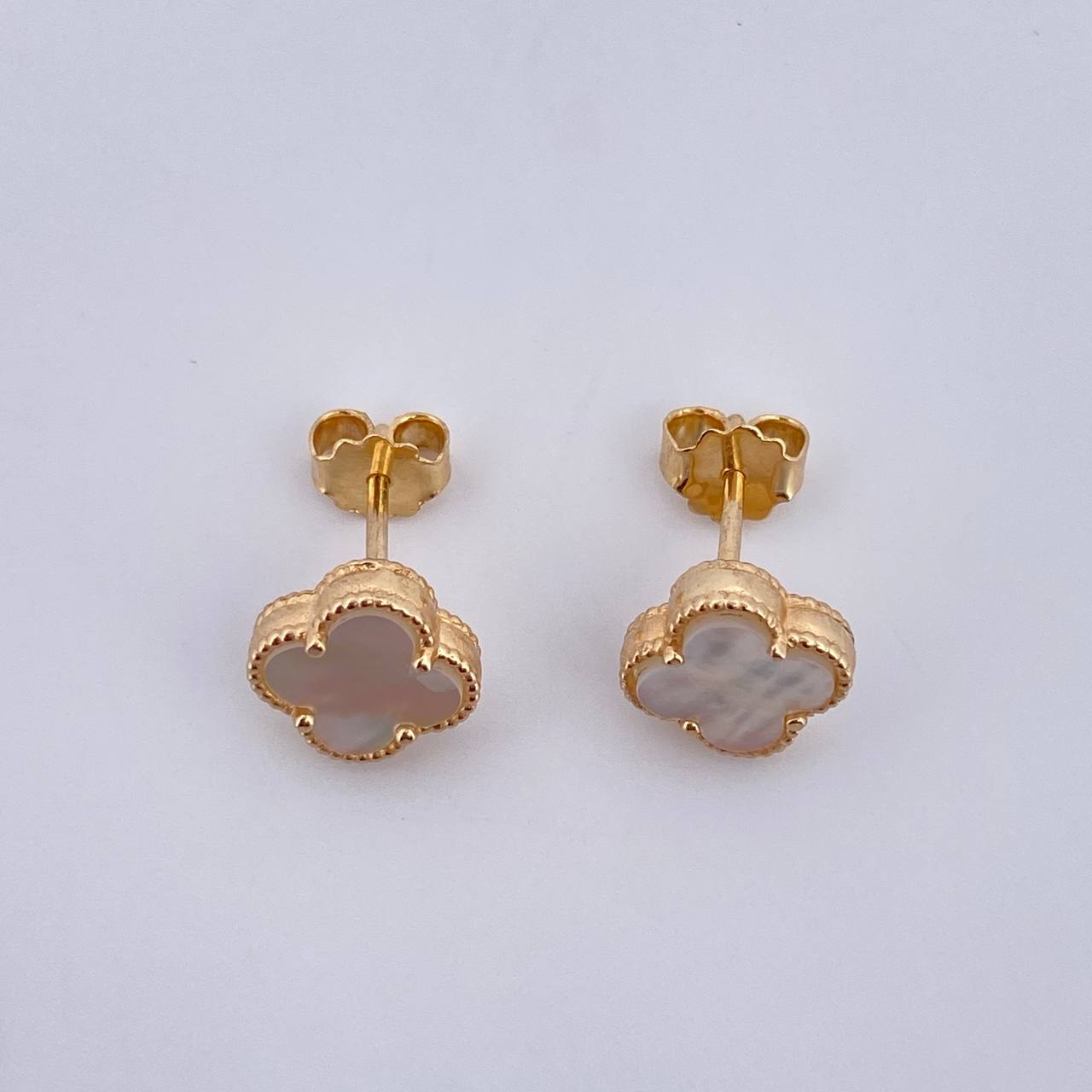 Stud Earrings Clover VCyA 2.35gr / White Pearl Yellow Gold Special Pearl 18K &