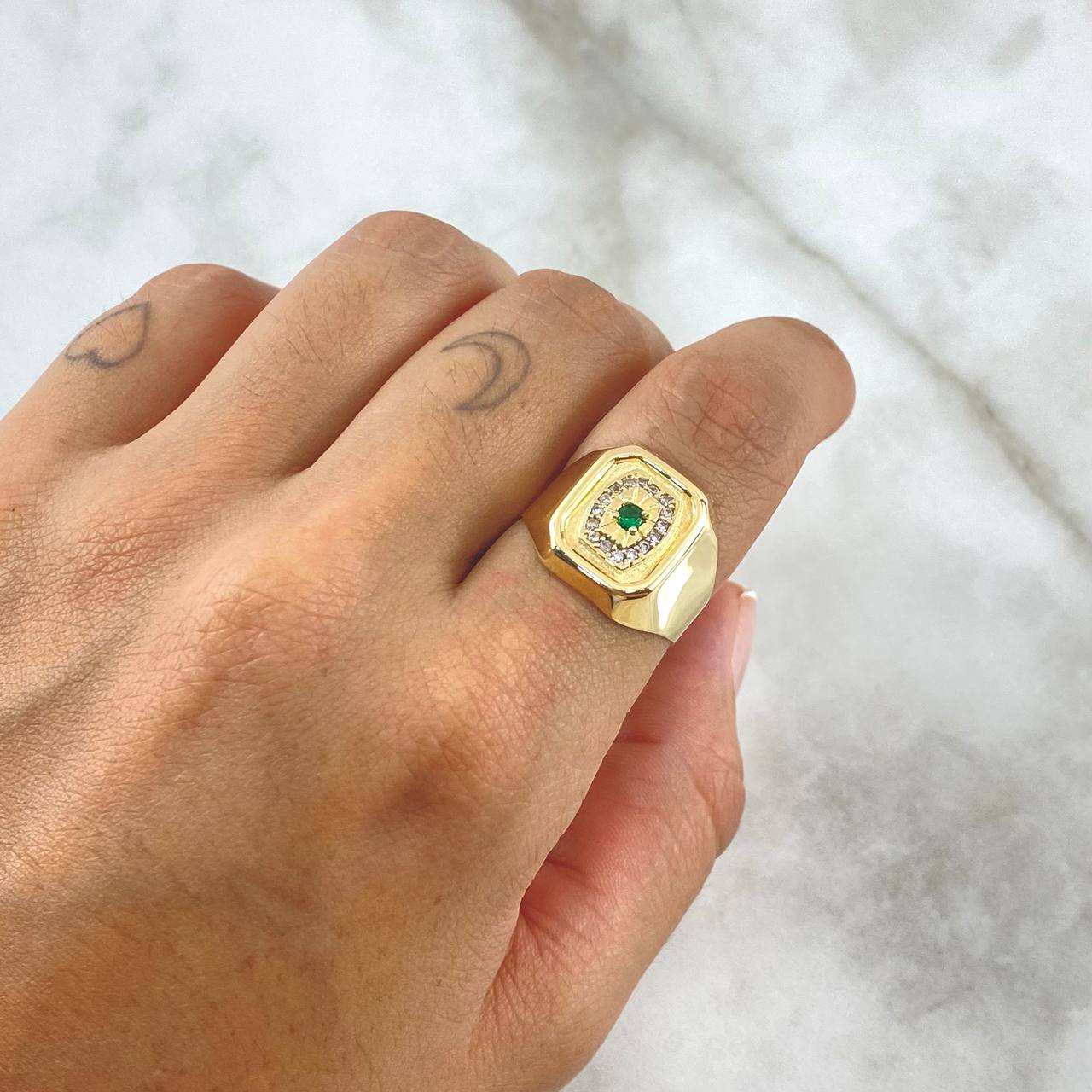 Anillo Sello Cuadro Floreado 3.85gr / T10 / Oro Amarillo 18K