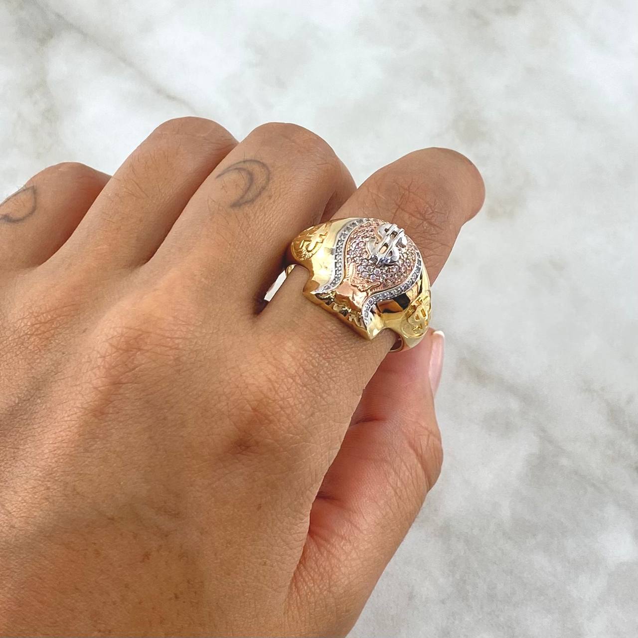 Anillo Bolsa Dinero 10.4gr / T11 3/4 / Circones Blancos Tres Oros 18K