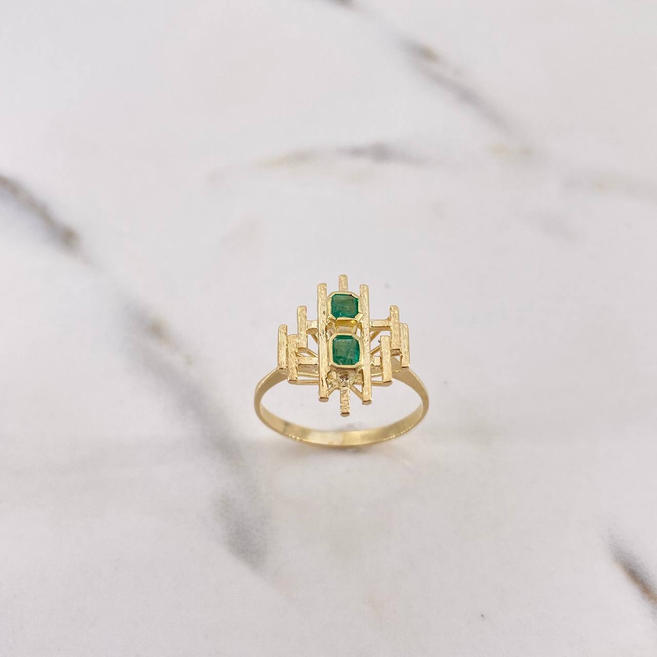 Vertical Lines Ring 3.25gr / T7 1/2 / Green Zircons 18K Yellow Gold &