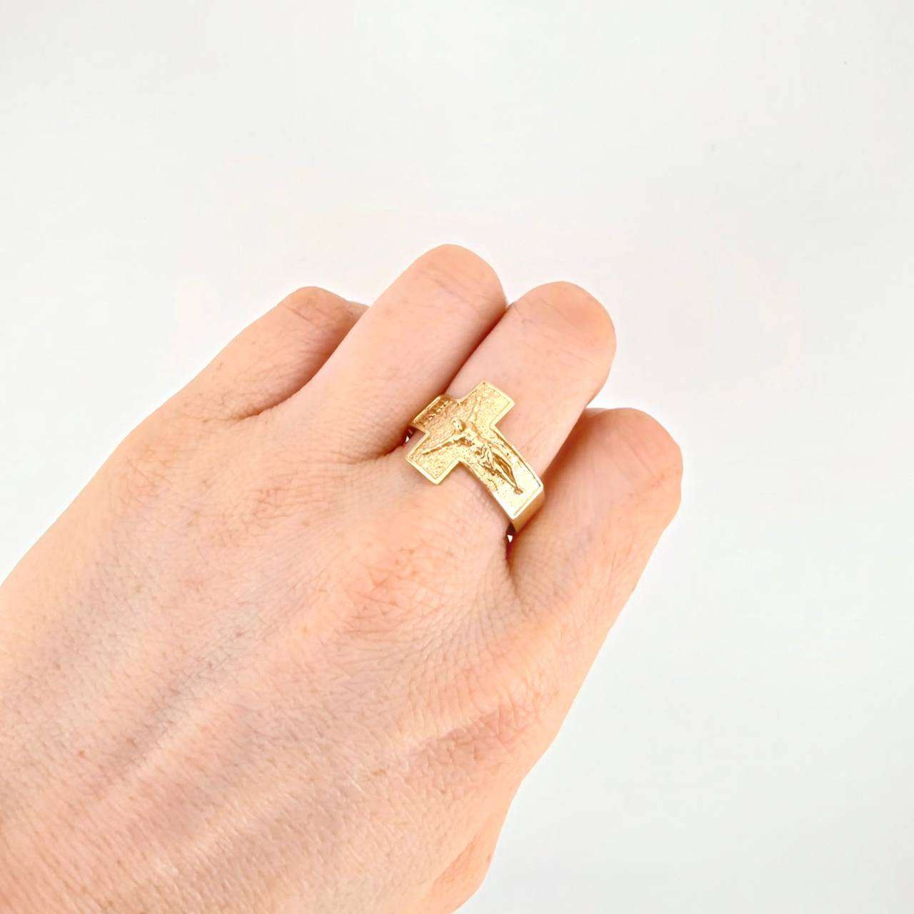 Anillo Cruz Cristo 2.5g / T6 1/2 Oro Amarillo 18K