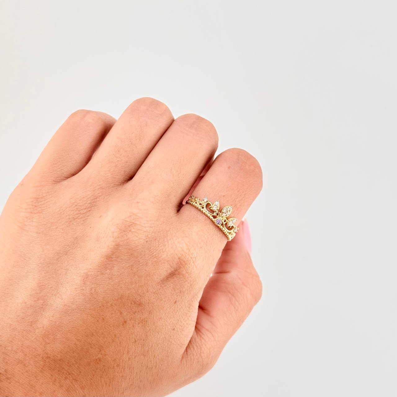 Anillo Corona Tiara Tres Hojas 1.95 g / T7 3/4 Oro Amarillo 18K