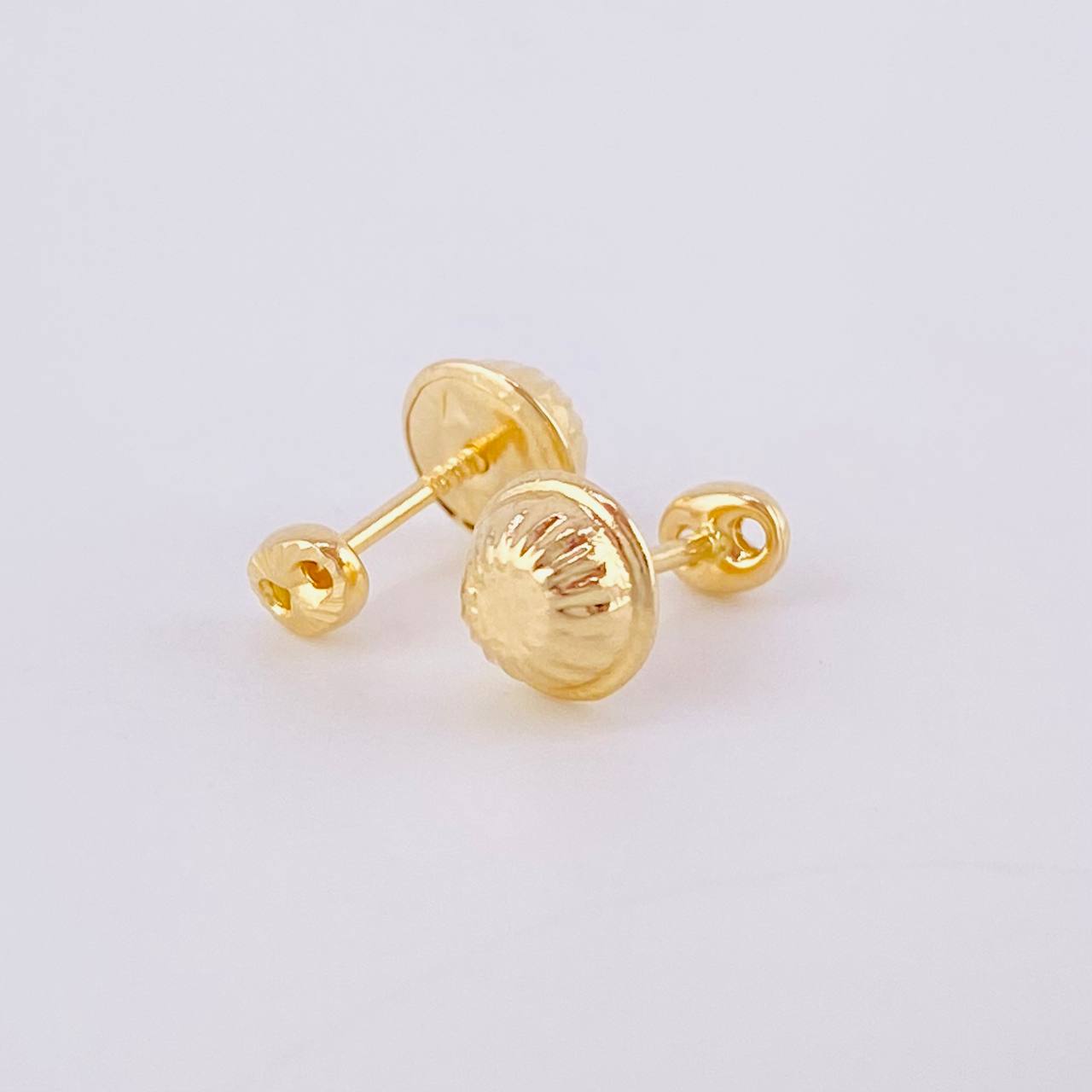 Diamond Cut Gc Stud Earrings 0.4 g / in / 3.7 mm Yellow Gold 18K