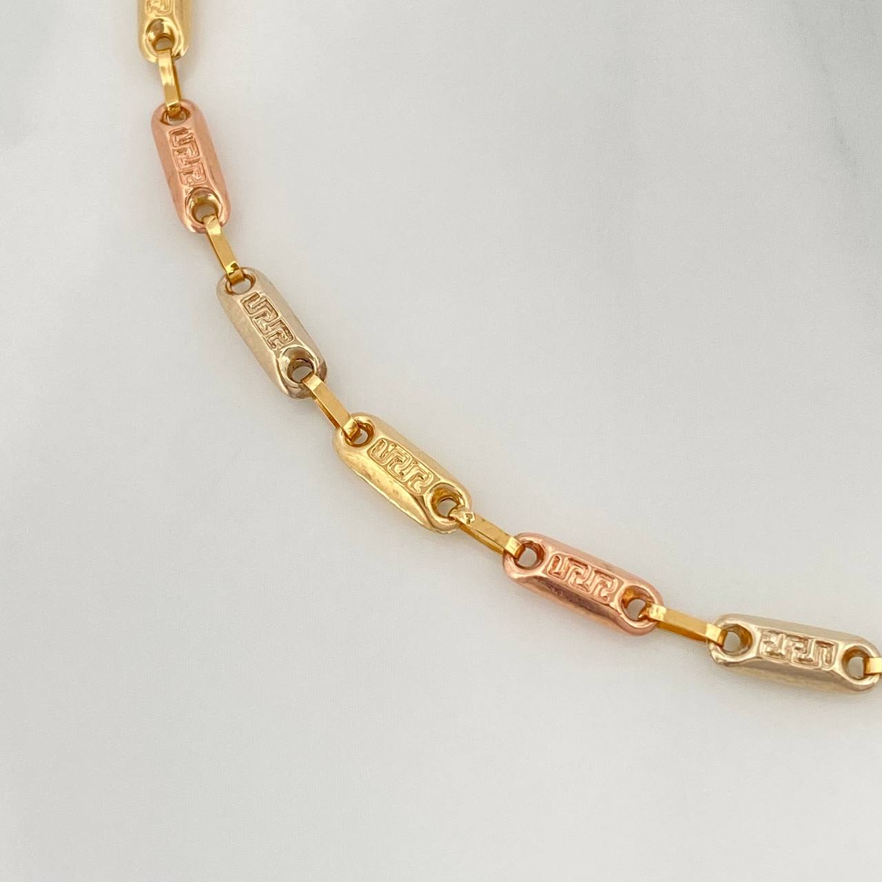Rustic Tribal Anklet 4.65 g / 10 1/4 in / 3.4 mm Three Golds 18K