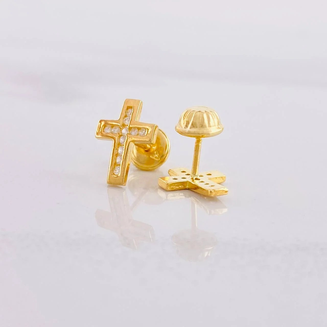 Topos Cruz 1.15g / in / 7.7mm Oro Amarillo 18K