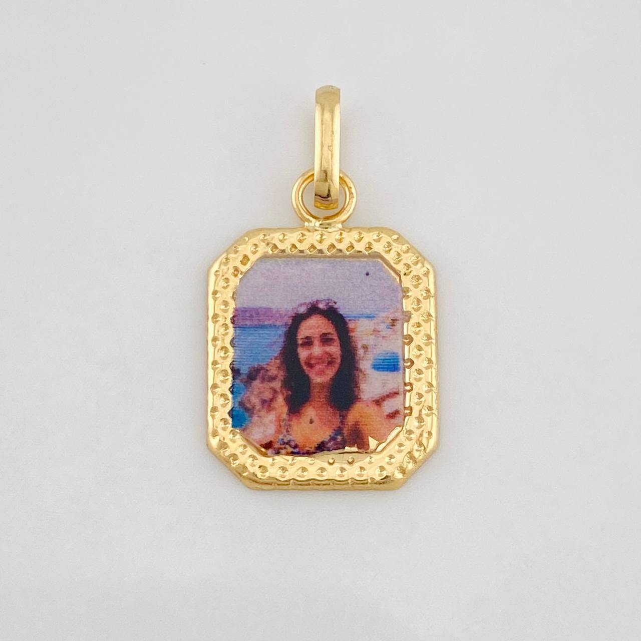 Pendant Bordered Plate 0.7 g / 1 in Yellow Gold 18K
