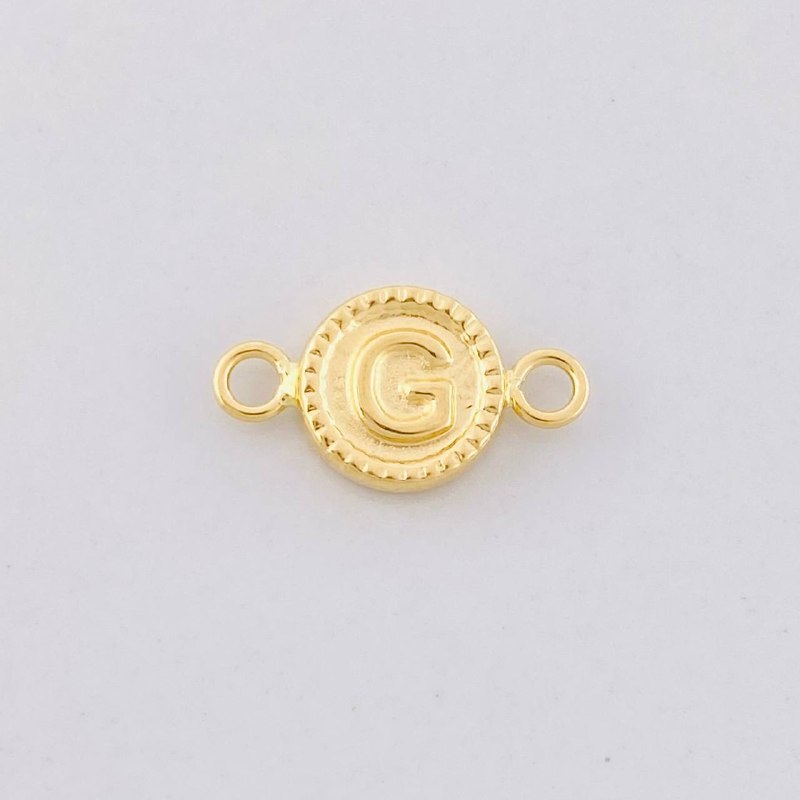 Charm Circle Letter G 0.4g / 1/2 in 18K Yellow Gold