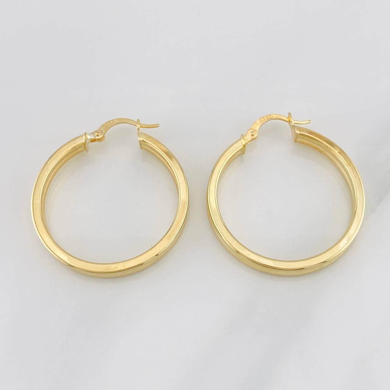 Double Hoop Earrings 3.55g / 1 1/4 in 18K Yellow Gold