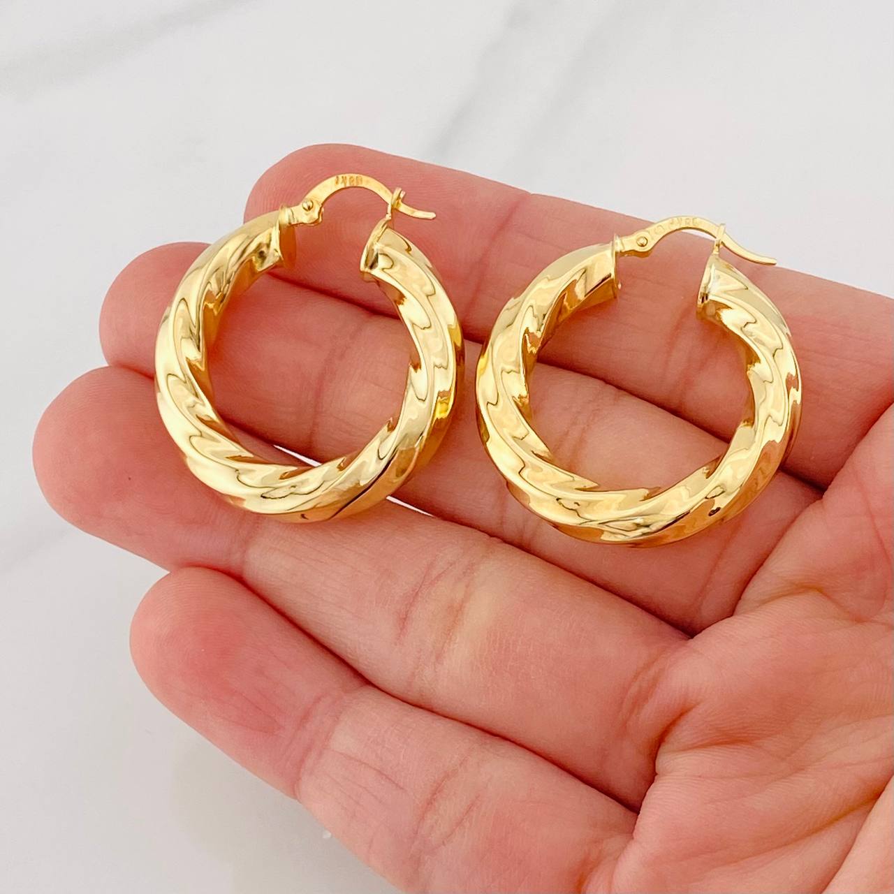 Hoop Earrings Lupe 5.3g / 1 1/4 in 18K Yellow Gold