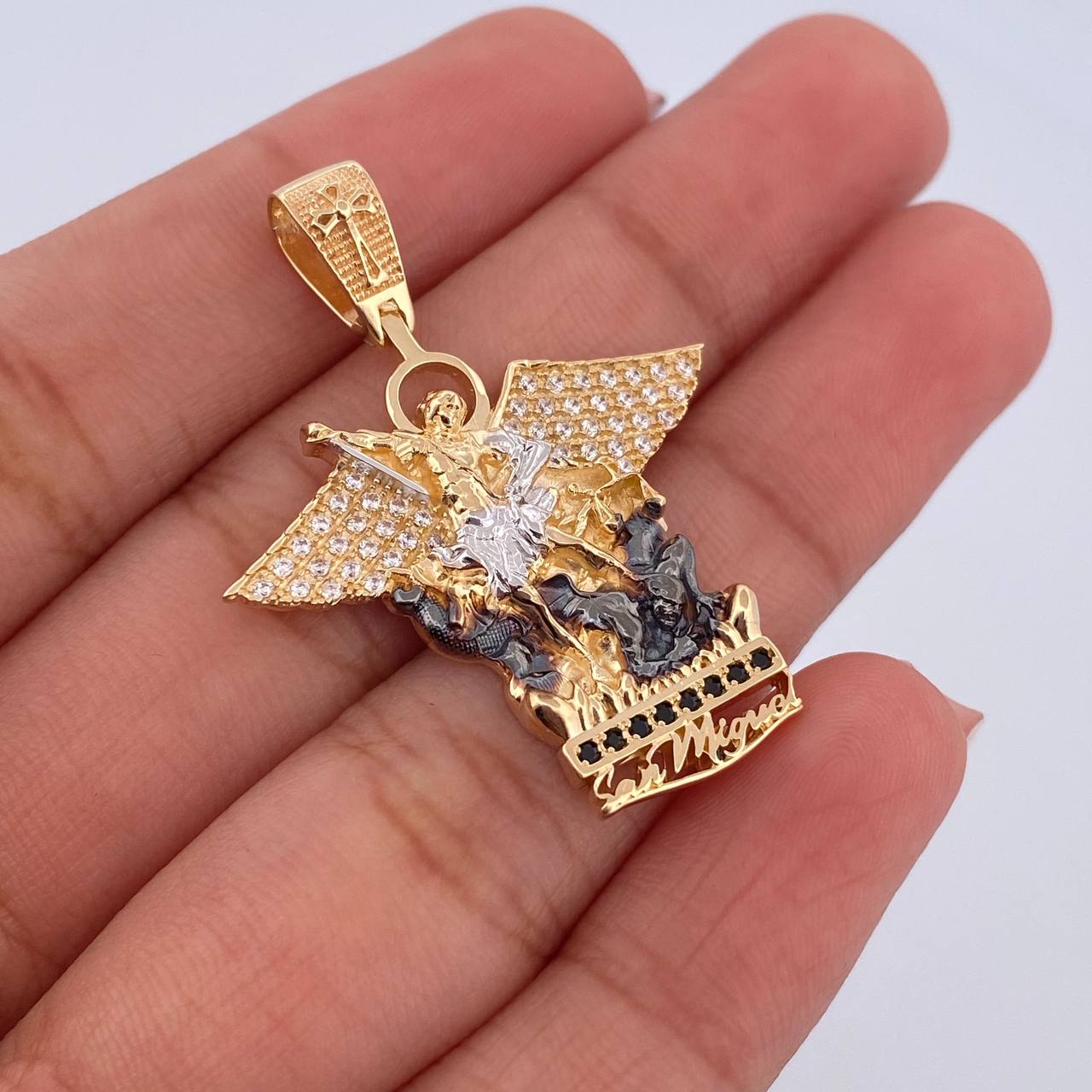 Pendant San Miguel Archangel 5.2gr / 3.5cm / Black and White Zircons Three 18K Golds $