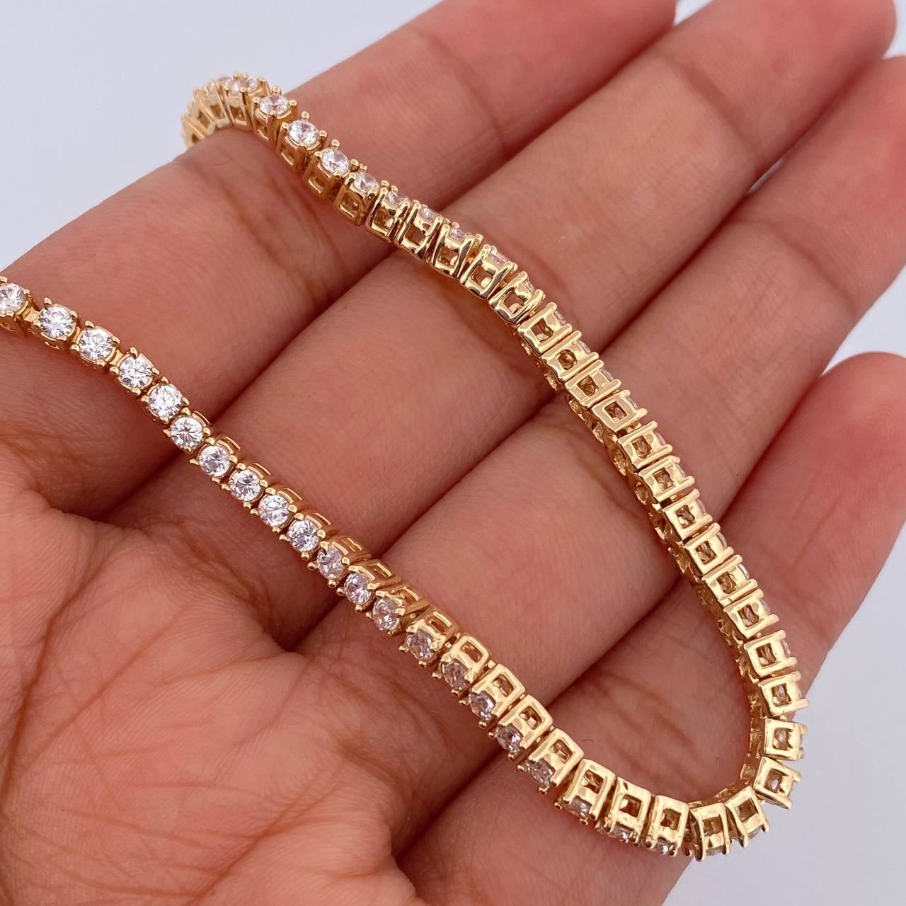 Pulso Tennis 12.15gr / 19.8cm / 2.3mm Circones Blancos Oro Amarillo 18K $