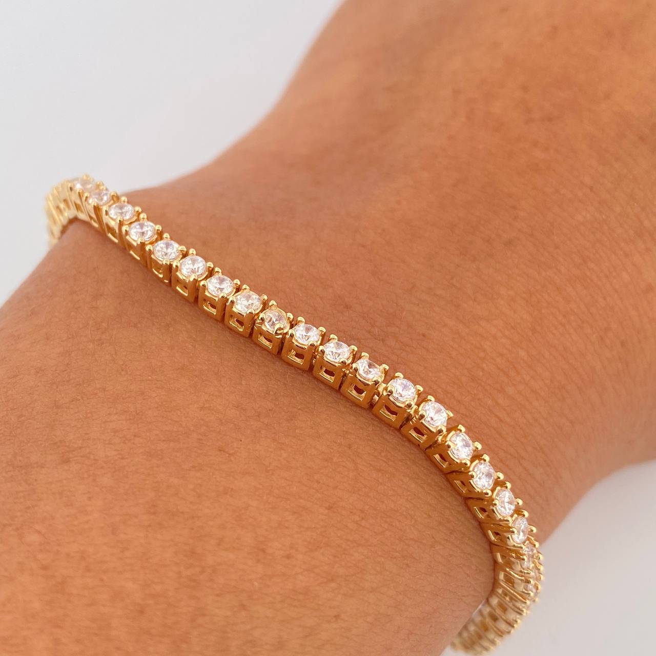 Pulso Tennis 12.15gr / 19.8cm / 2.3mm Circones Blancos Oro Amarillo 18K $