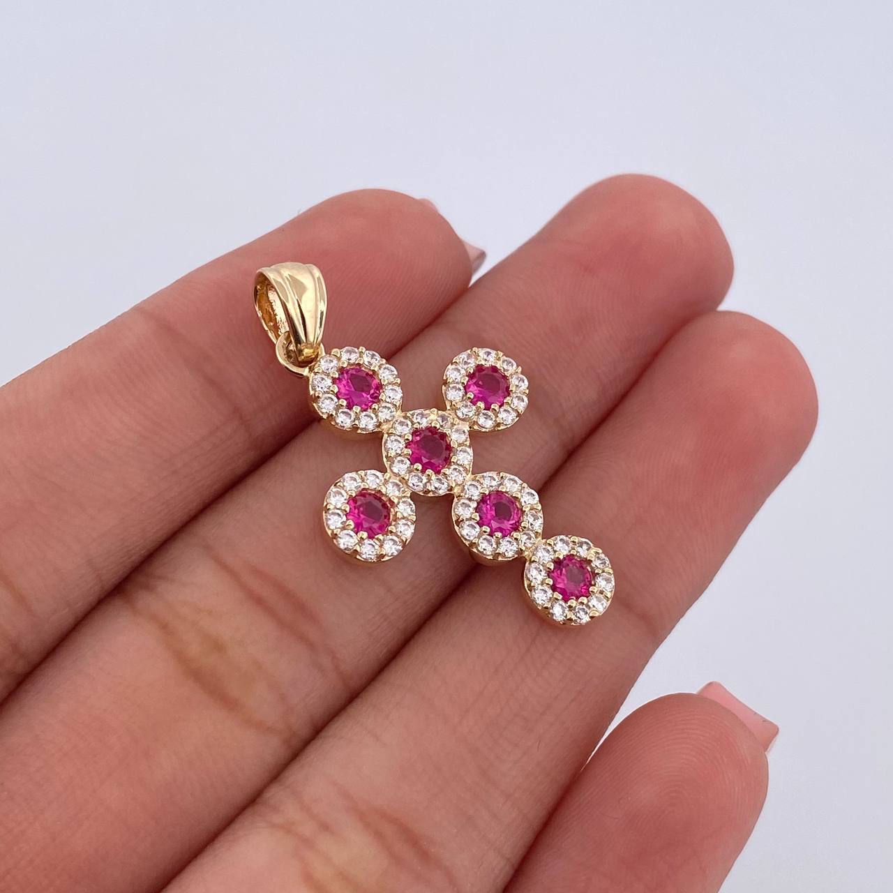 Dije Cruz Tupida 2.35gr / 3cm / Circones Fucsias Blancos Oro Amarillo 18K $