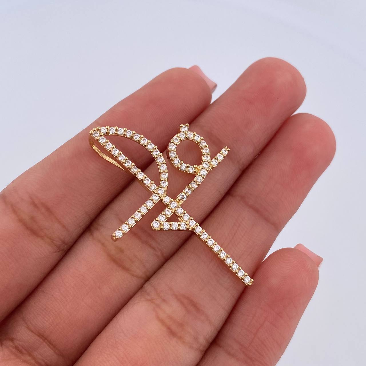 Dije Cruz Fe 2.95gr / 3.7cm / Circones Blancos Oro Amarillo 18K $