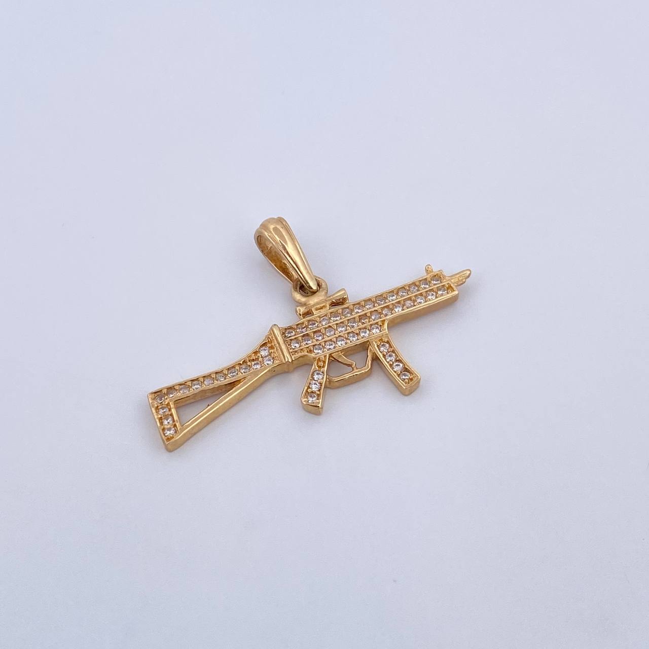 Dije Arma Fusil 2.65gr / 3.4cm / Circones Blancos Oro Amarillo 18K $