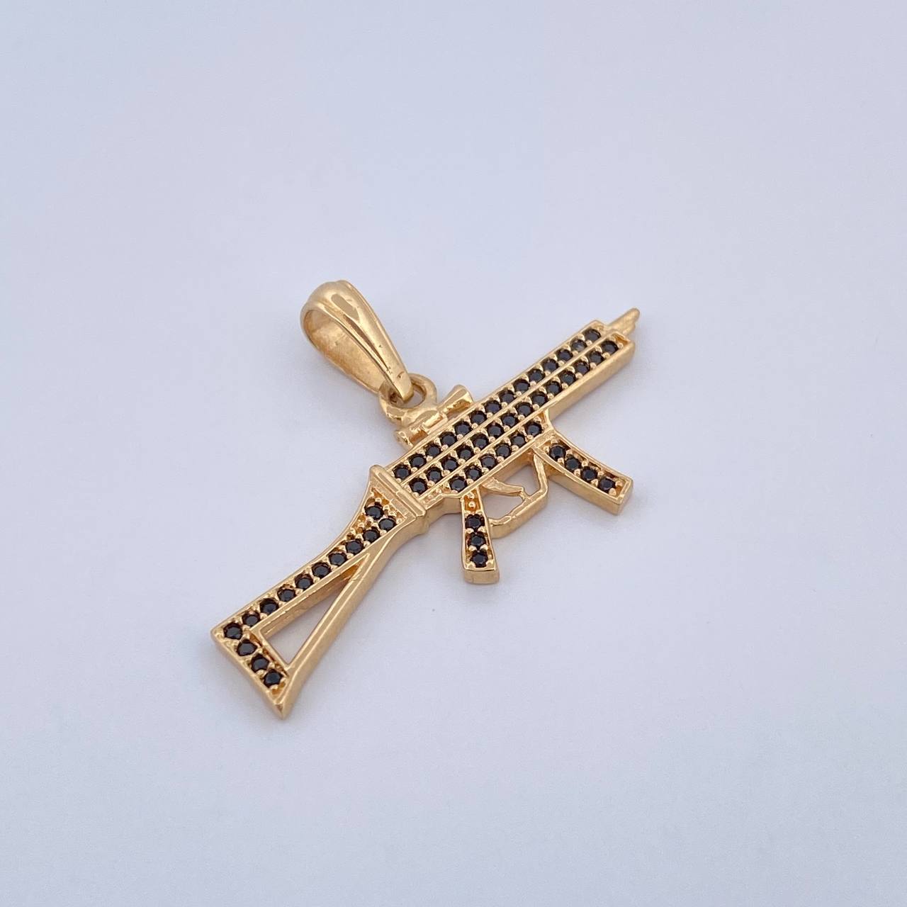Dije Arma Fusil 2.5gr / 3.4cm / Circones Negros Oro Amarillo 18K $