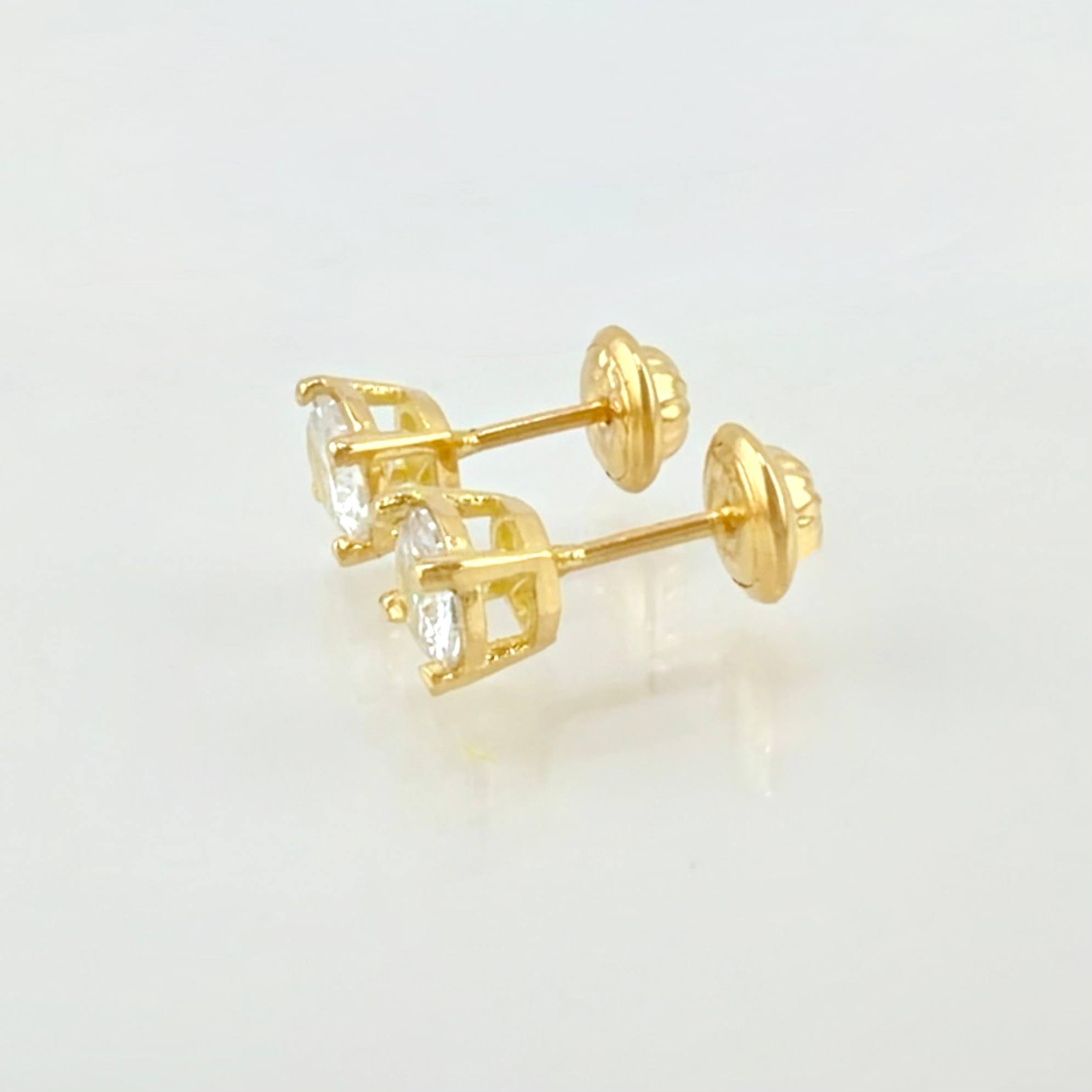 Stud Earrings Four Claws 1.4gr / 5.3mm 18K Yellow Gold *