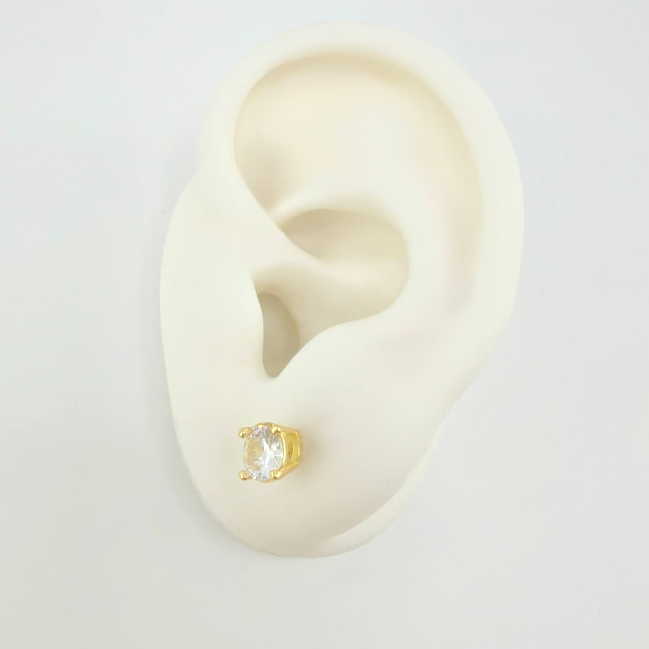 Four-prong Stud Earrings 1.4gr / 5.3 mm 18K Yellow Gold ©