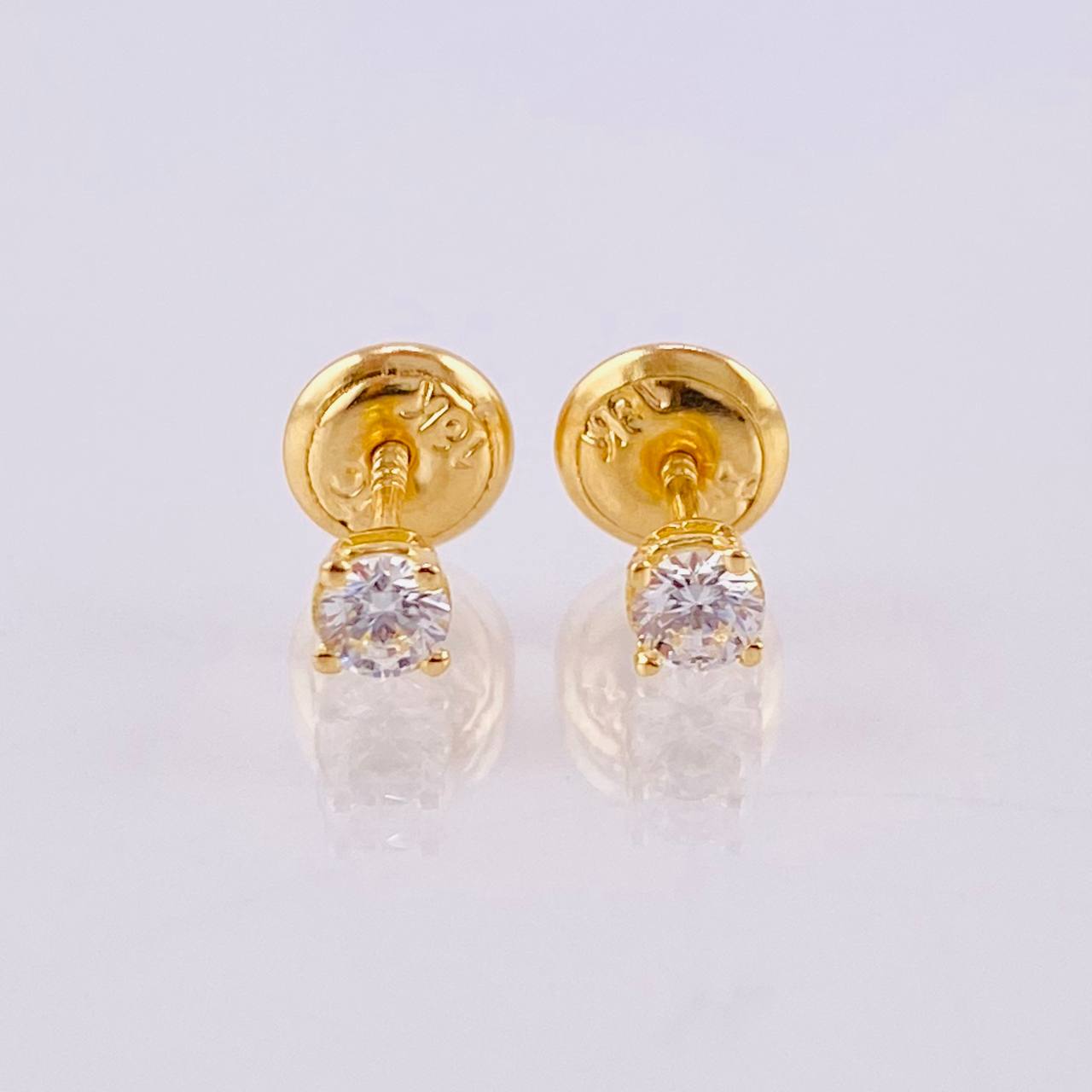 Topos Cuatro Garra 0.7gr / 3.2mm Oro Amarillo 18K