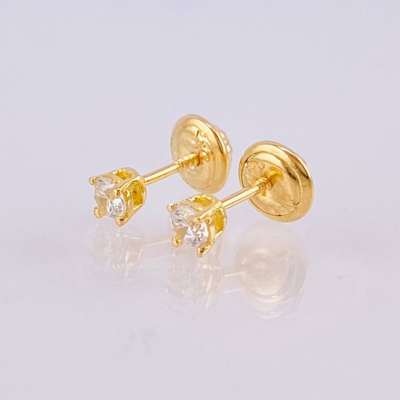 Topos Cuatro Garras 0.7 g / in / 3.2 mm Oro Amarillo 18K