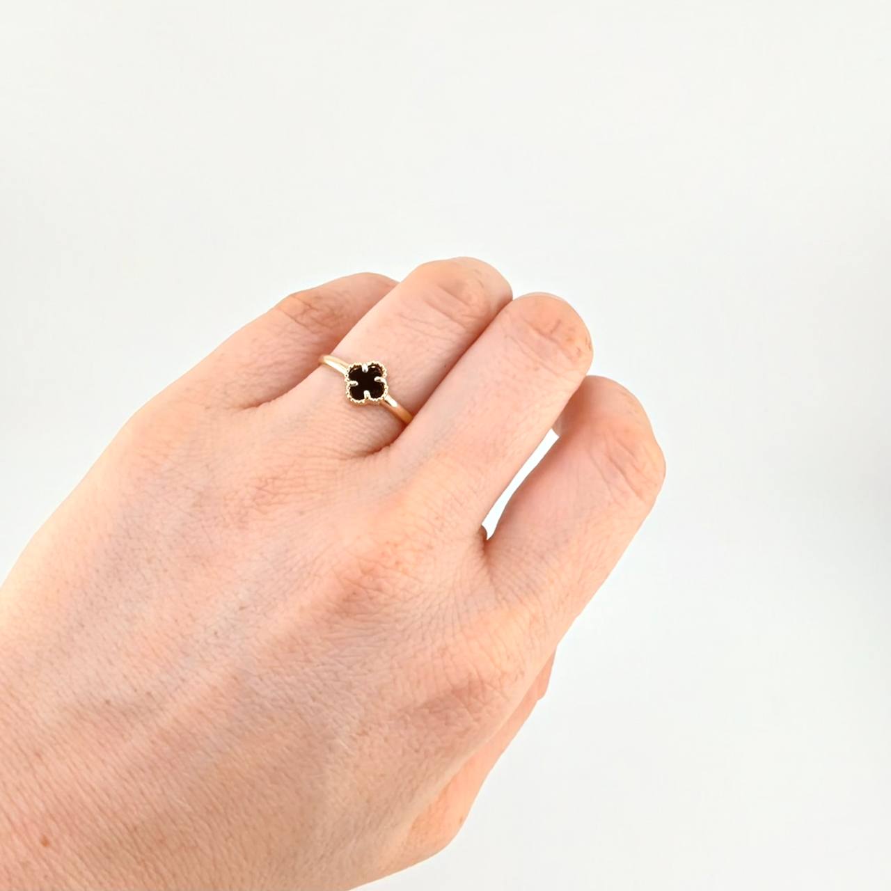 Clover Black Onyx Ring 1.2 g / T6 1/2 Yellow Gold 18K